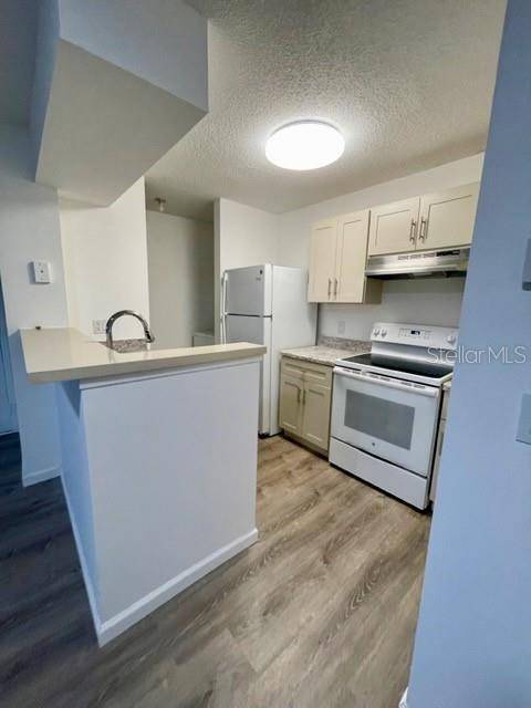 315 LAKEPOINTE DR #302, Altamonte Springs, FL 32701