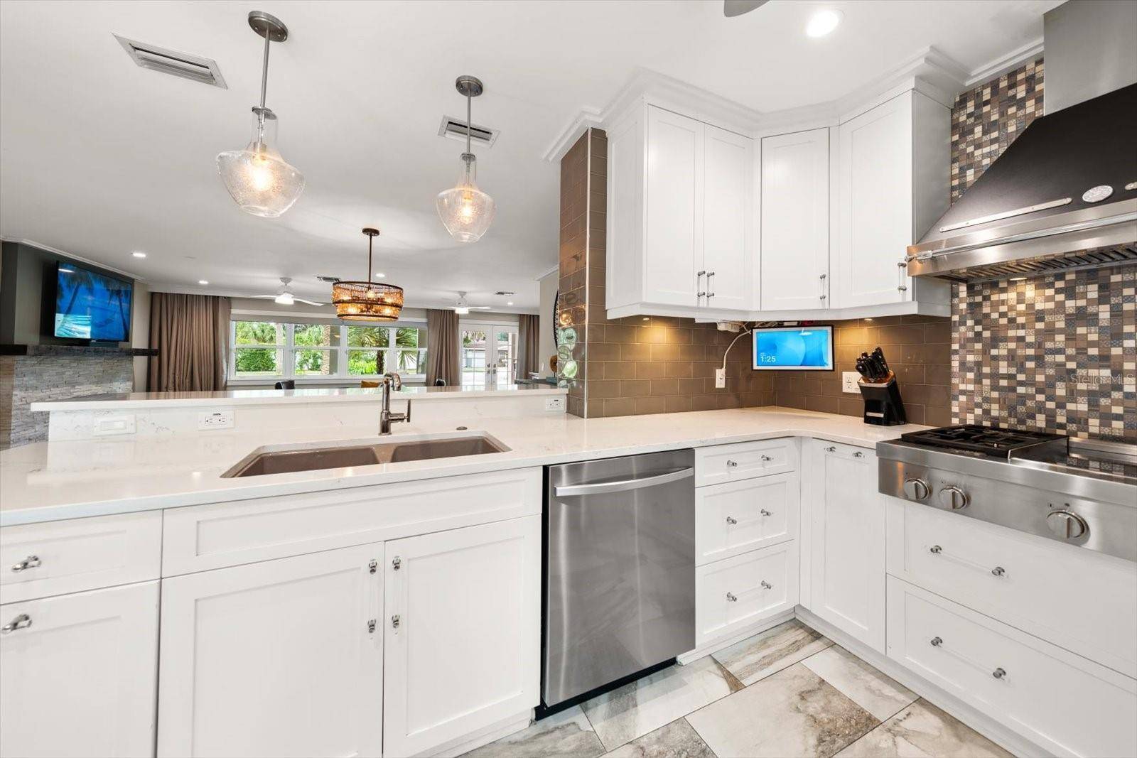1621 INDIAN ROCKS RD, Belleair, FL 33756