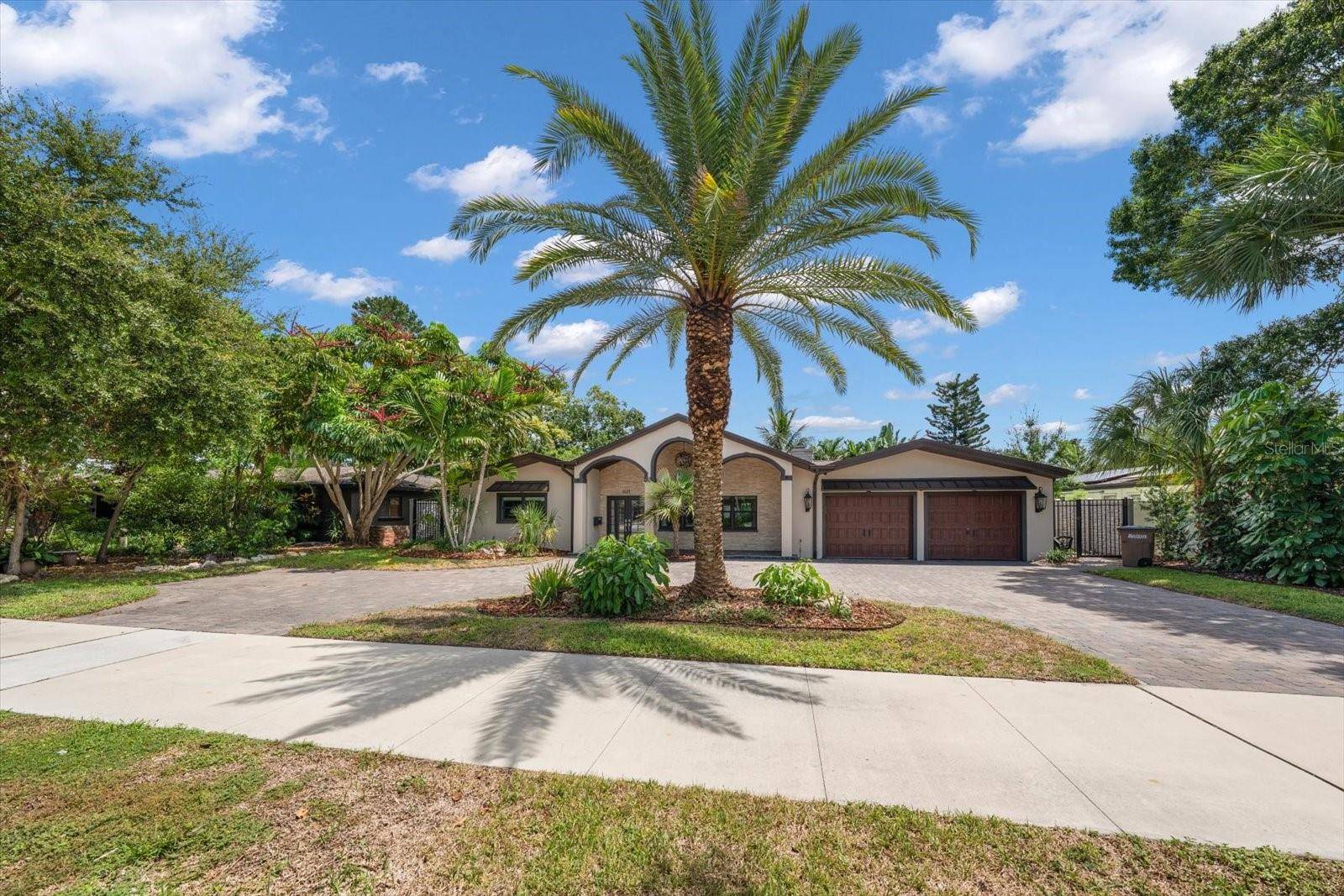 1621 INDIAN ROCKS RD, Belleair, FL 33756