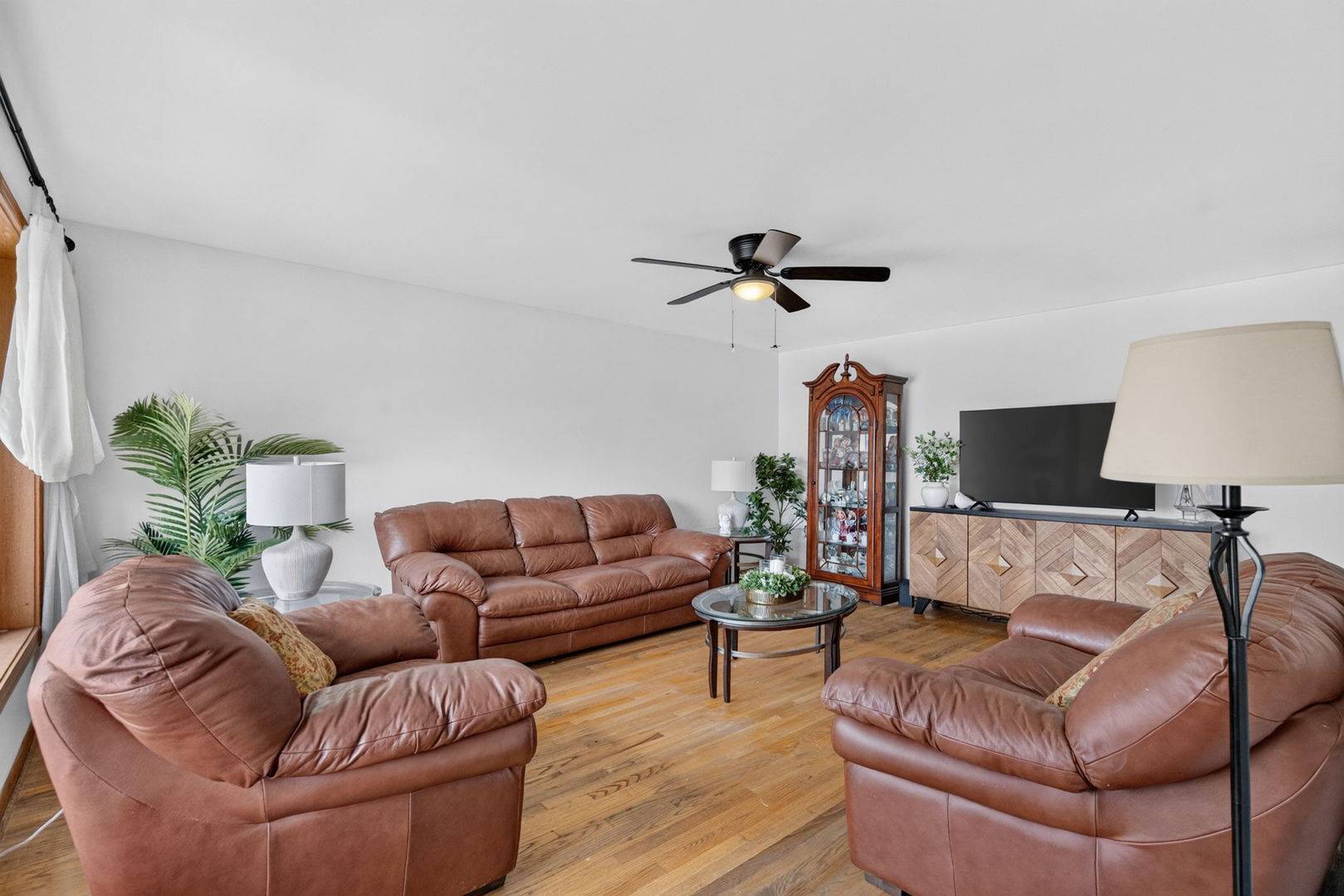 7001 W 81st ST, Burbank, IL 60459