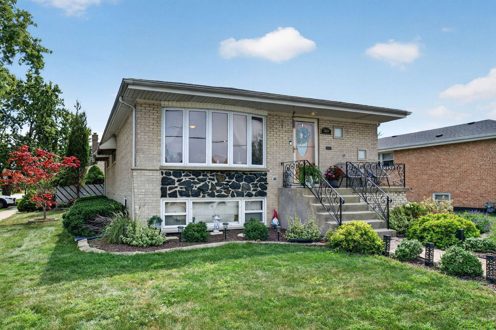 7001 W 81st ST, Burbank, IL 60459