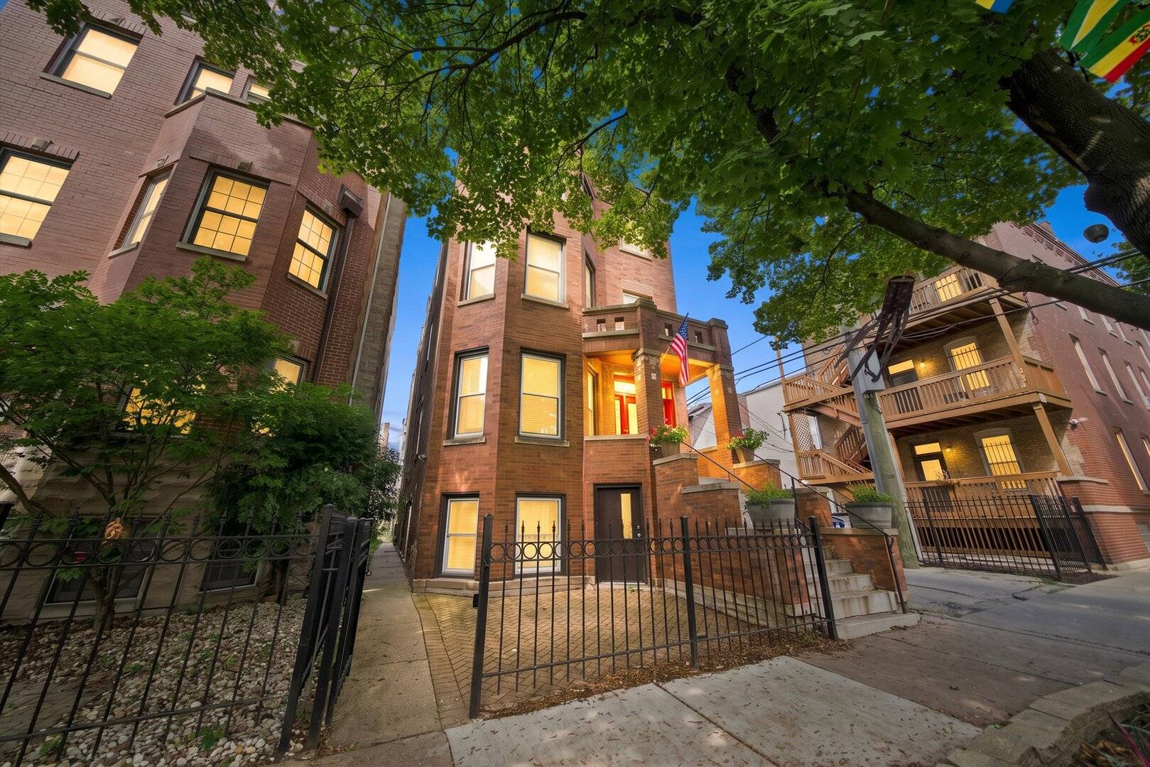 2744 N Bosworth AVE #G, Chicago, IL 60614