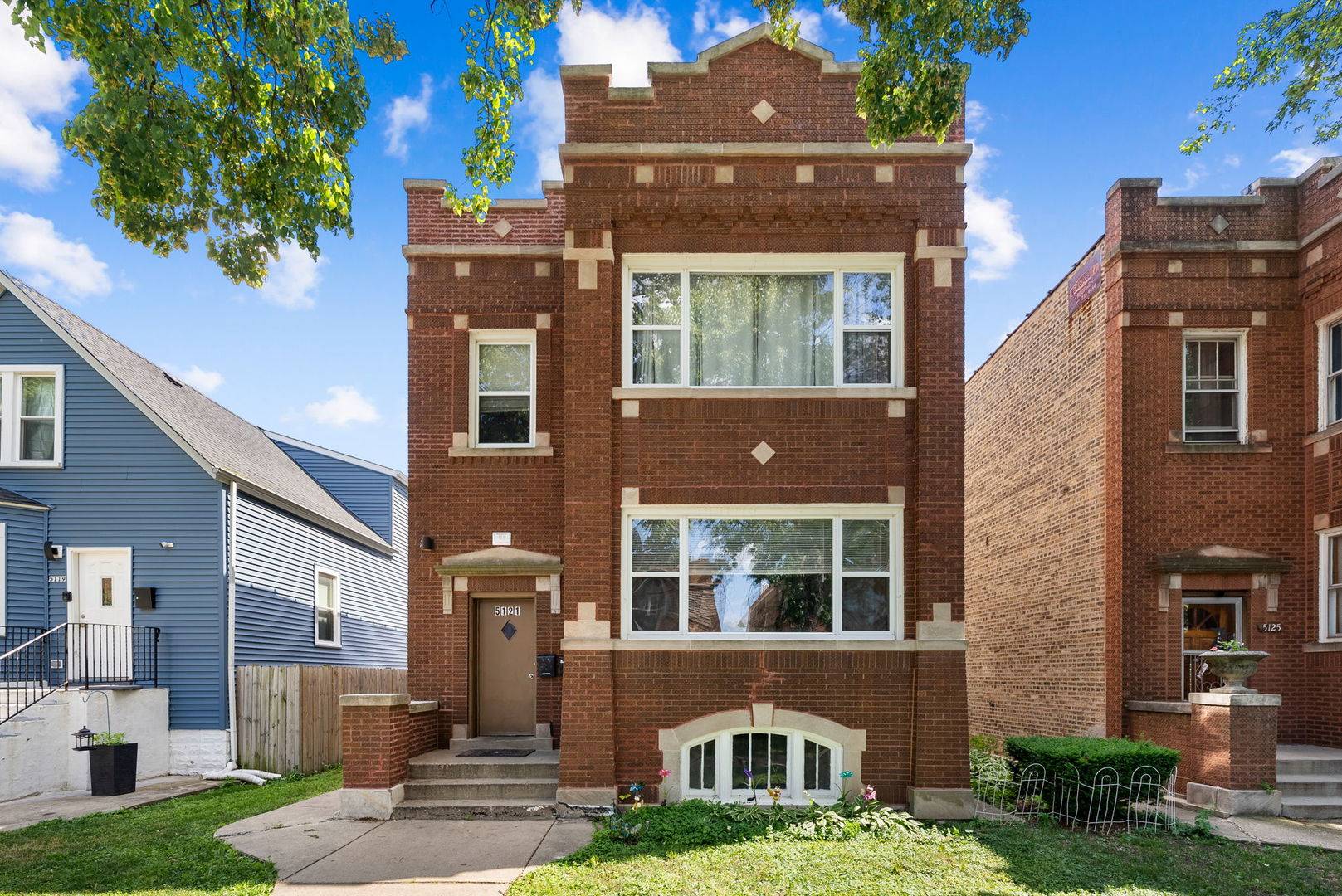 5121 W Henderson ST #2, Chicago, IL 60641