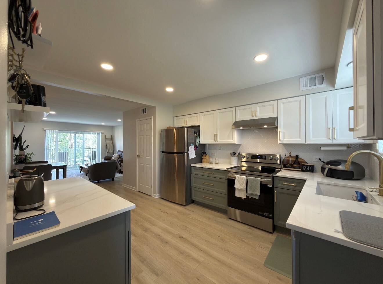9416 Bay Colony DR #3S, Des Plaines, IL 60016