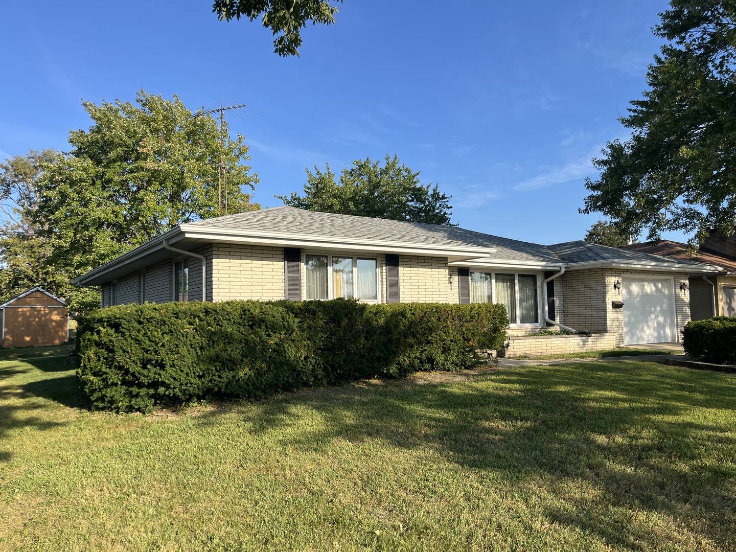 1620 Barthelone ST, Crest Hill, IL 60403