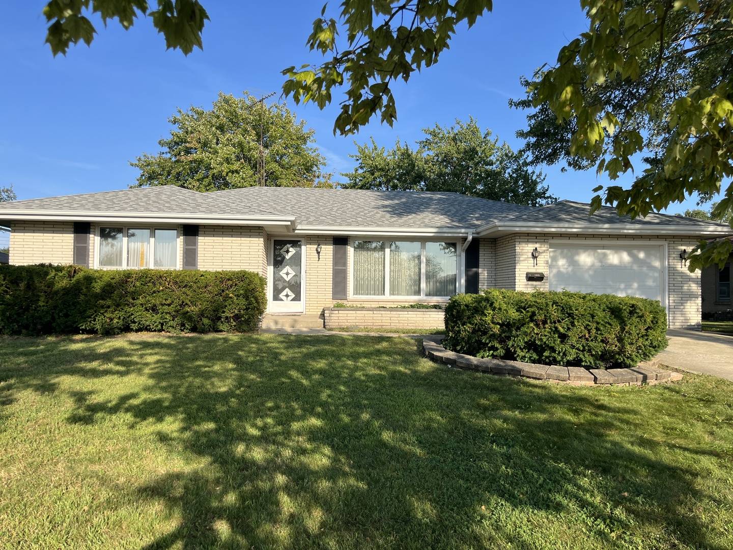 1620 Barthelone ST, Crest Hill, IL 60403