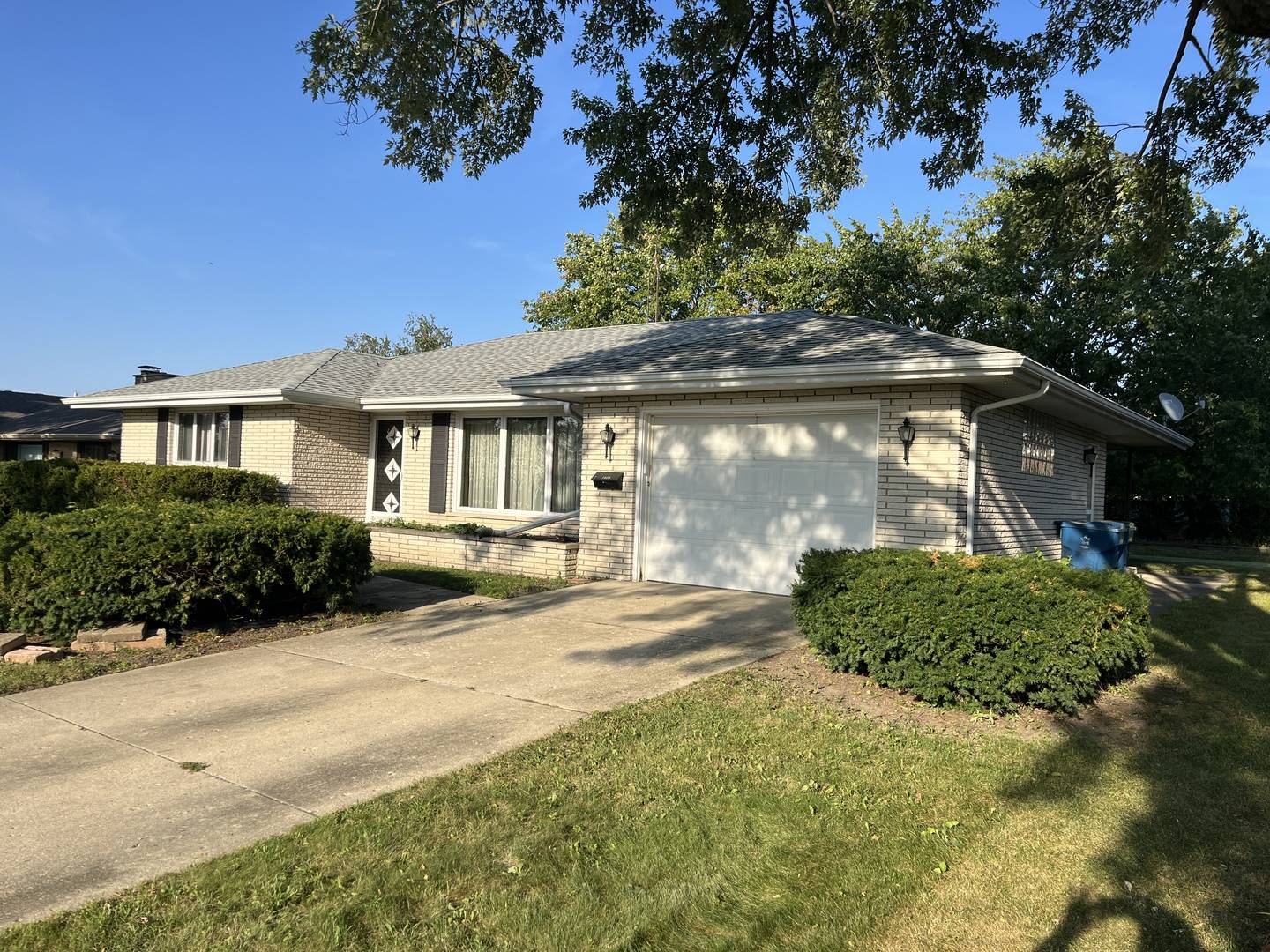1620 Barthelone ST, Crest Hill, IL 60403