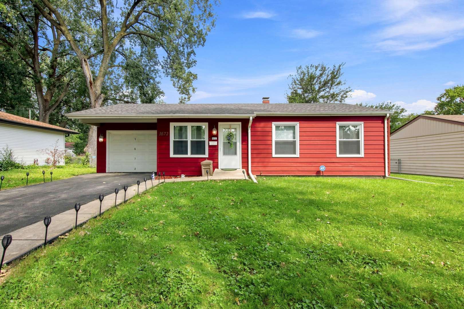 1672 Evergreen AVE, Hanover Park, IL 60133