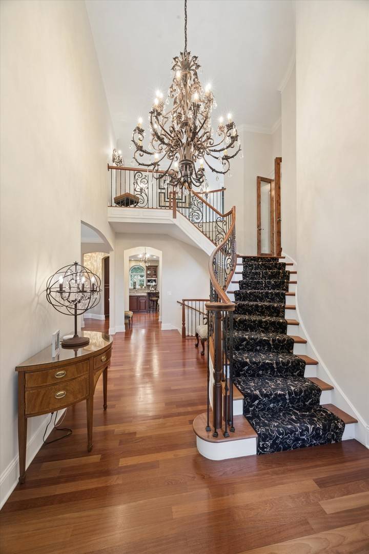 616 Driftwood CT, Naperville, IL 60540