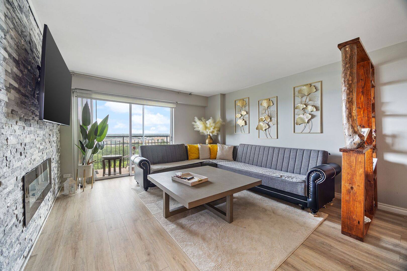 Address not disclosed, Chicago, IL 60645