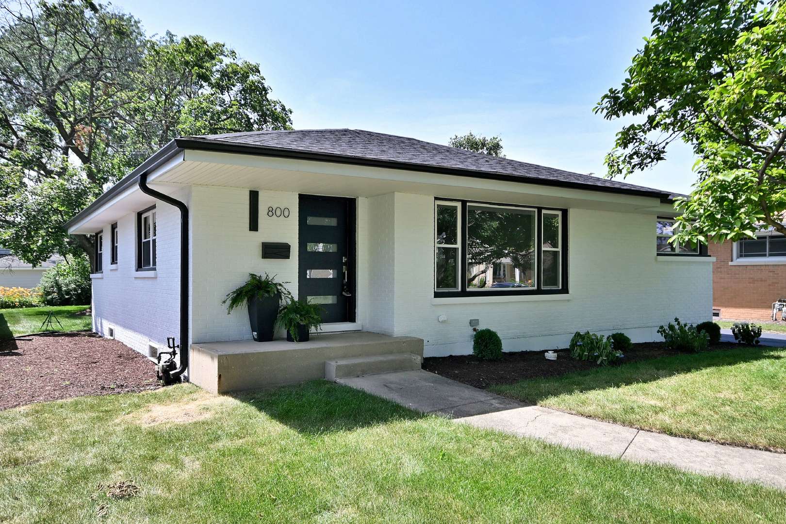 800 S Swain AVE, Elmhurst, IL 60126
