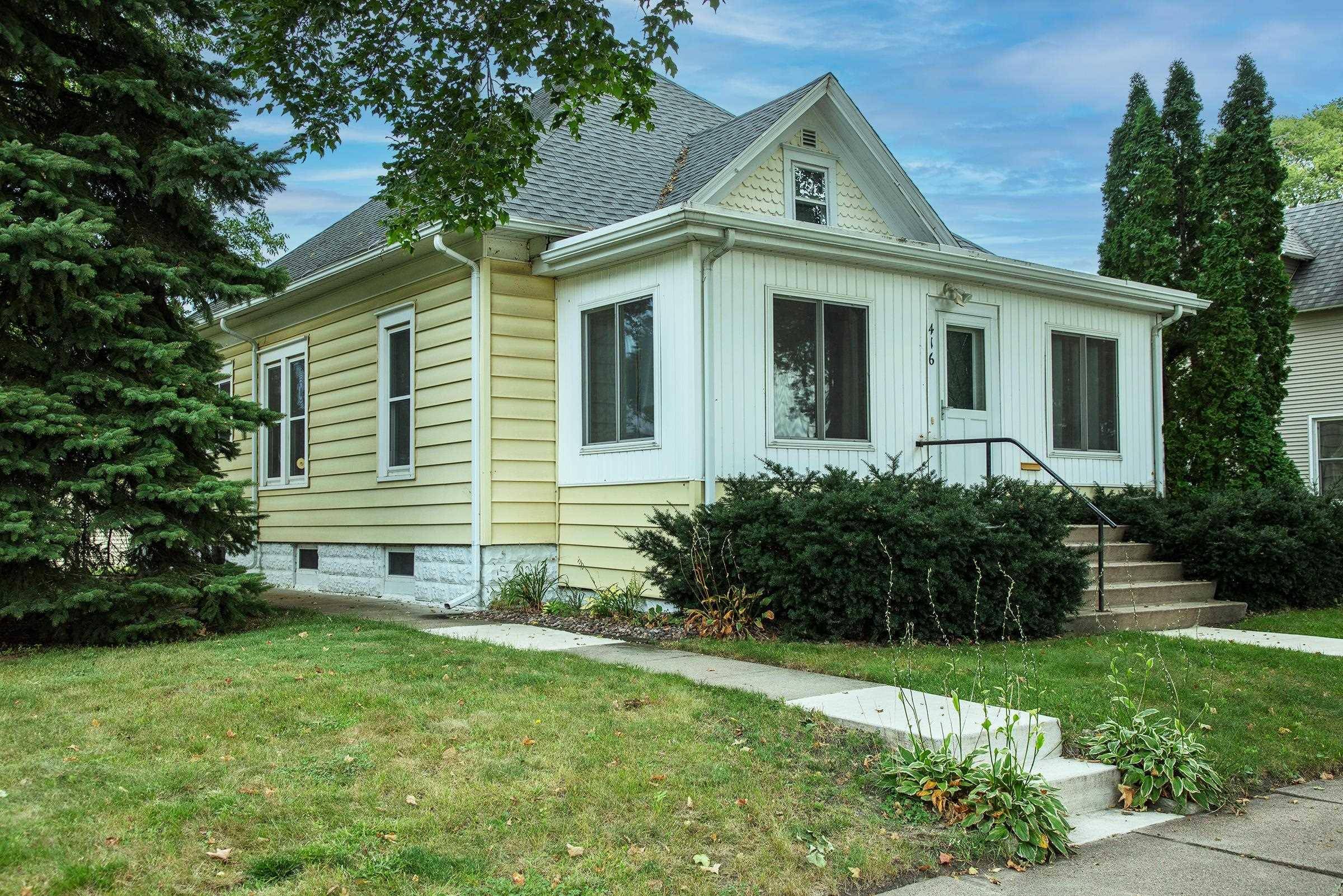 416 NW 1st AVE, Waverly, IA 50677