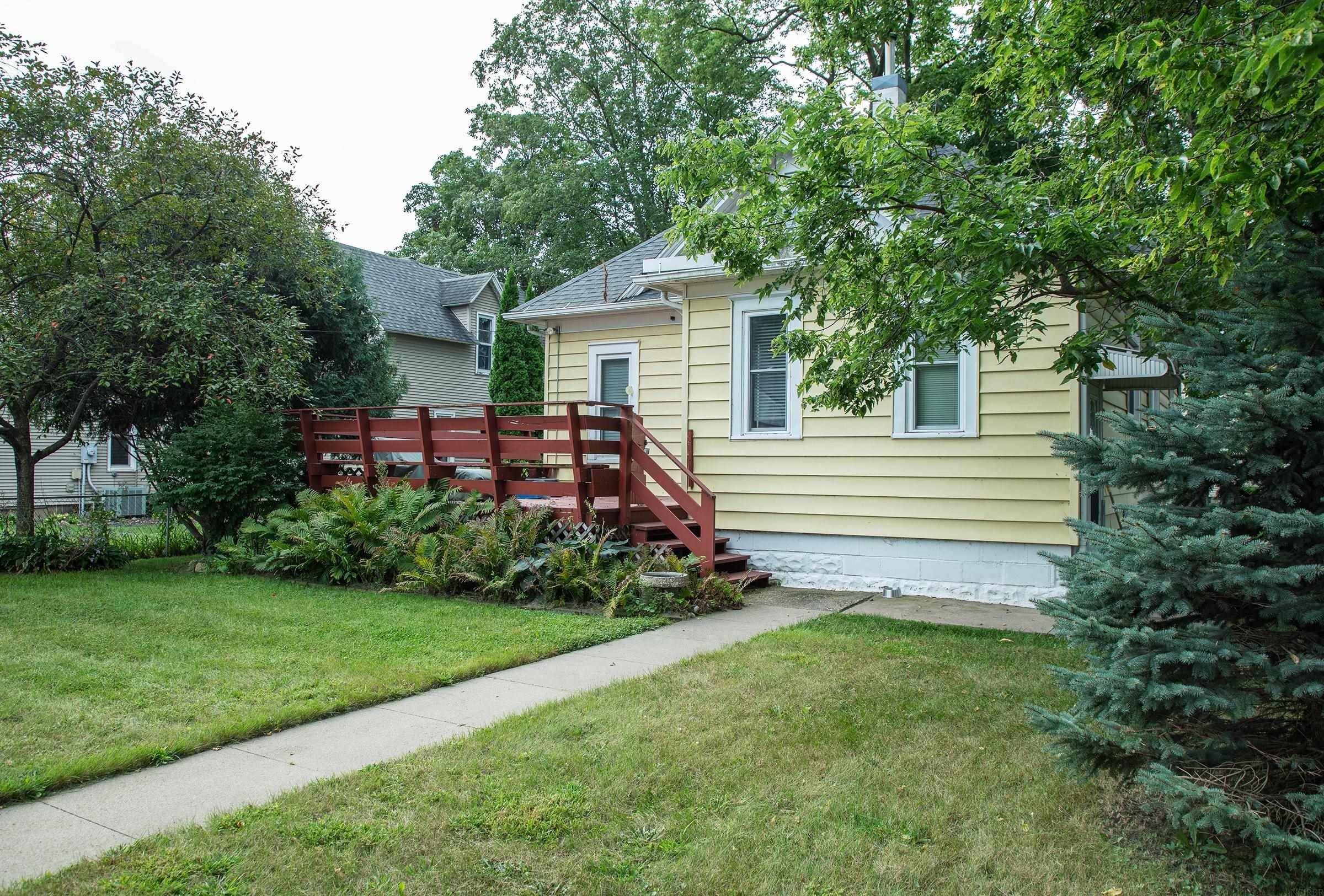 416 NW 1st AVE, Waverly, IA 50677