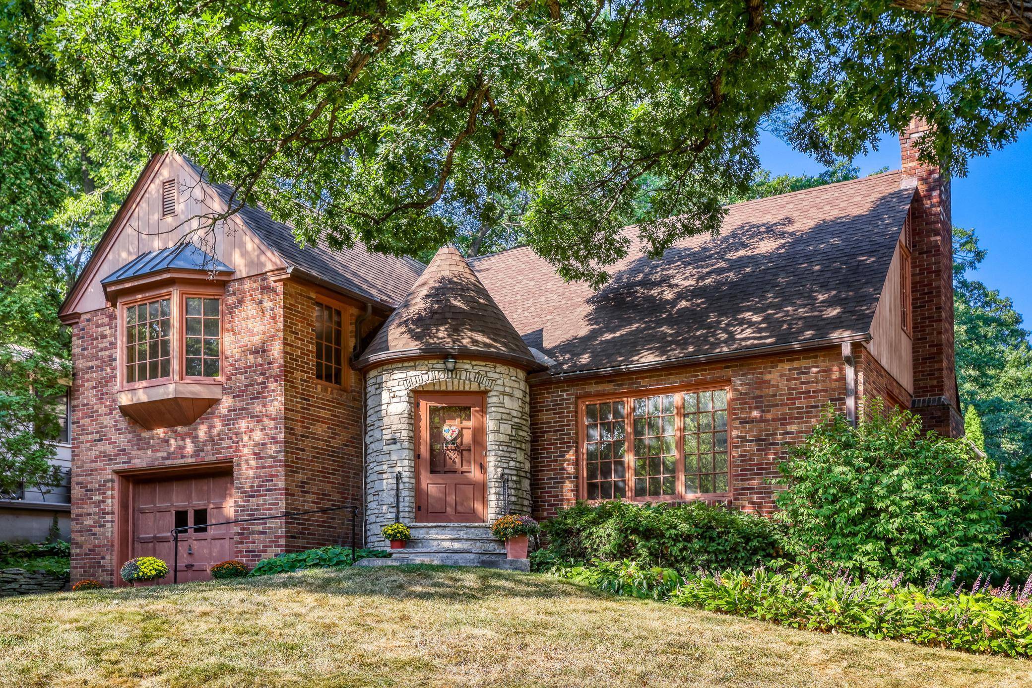 1393 Keston ST, Saint Paul, MN 55108