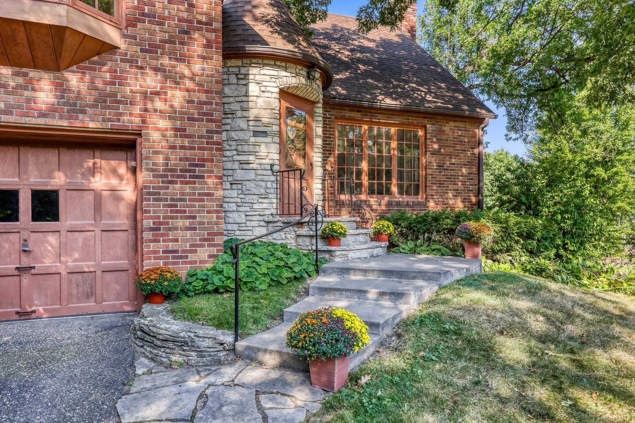 1393 Keston ST, Saint Paul, MN 55108