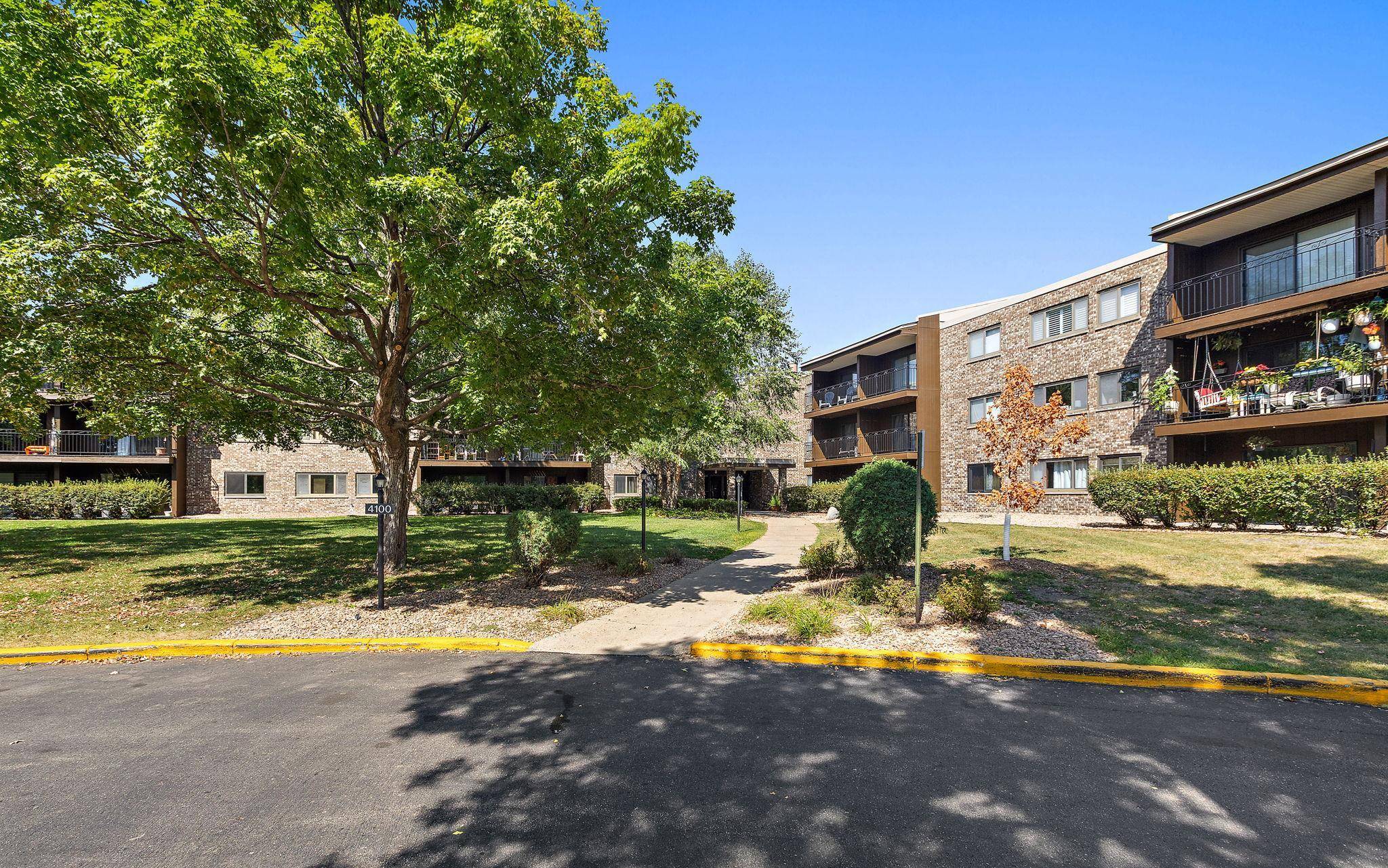 4100 Parklawn AVE #109, Edina, MN 55435