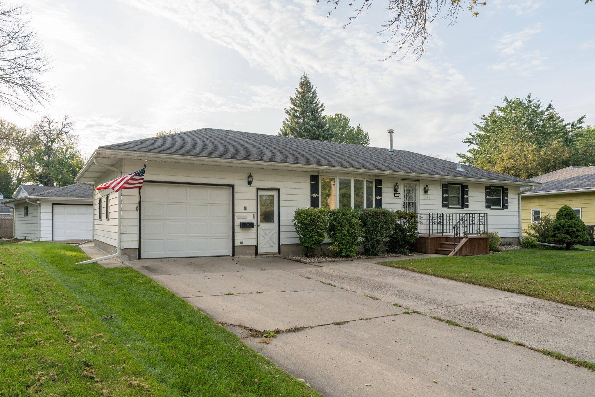 125 N Manitou DR, Mankato, MN 56001