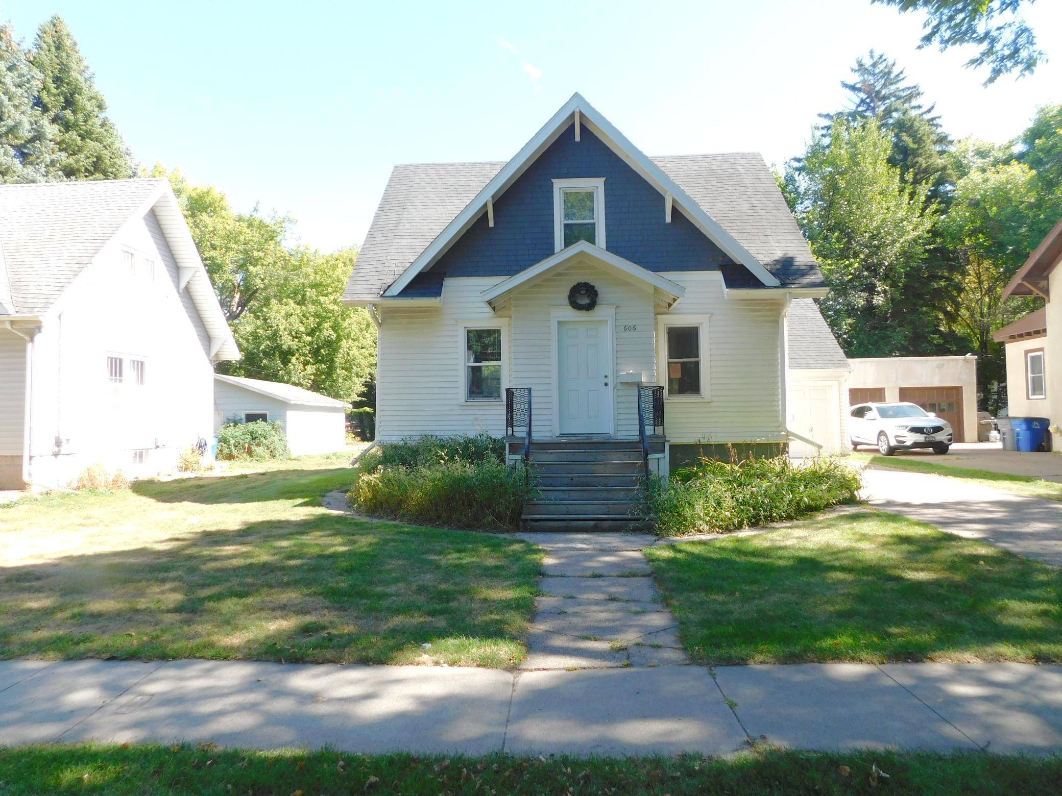 606 5th ST S, Moorhead, MN 56560