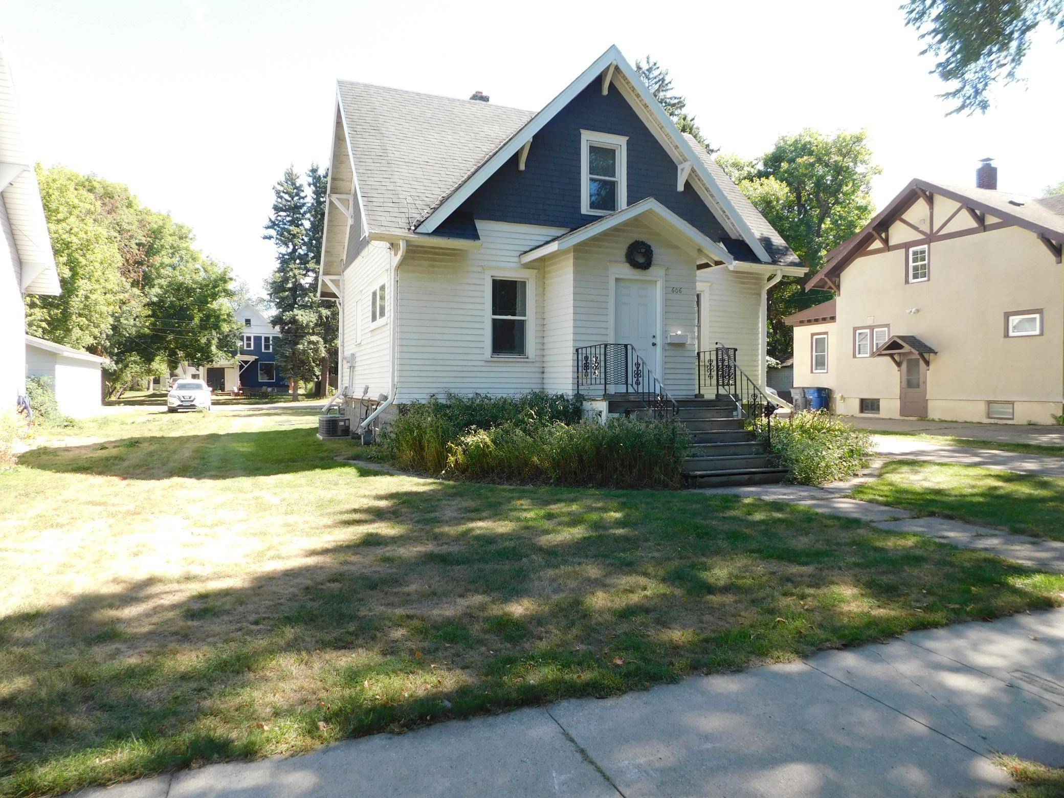 606 5th ST S, Moorhead, MN 56560