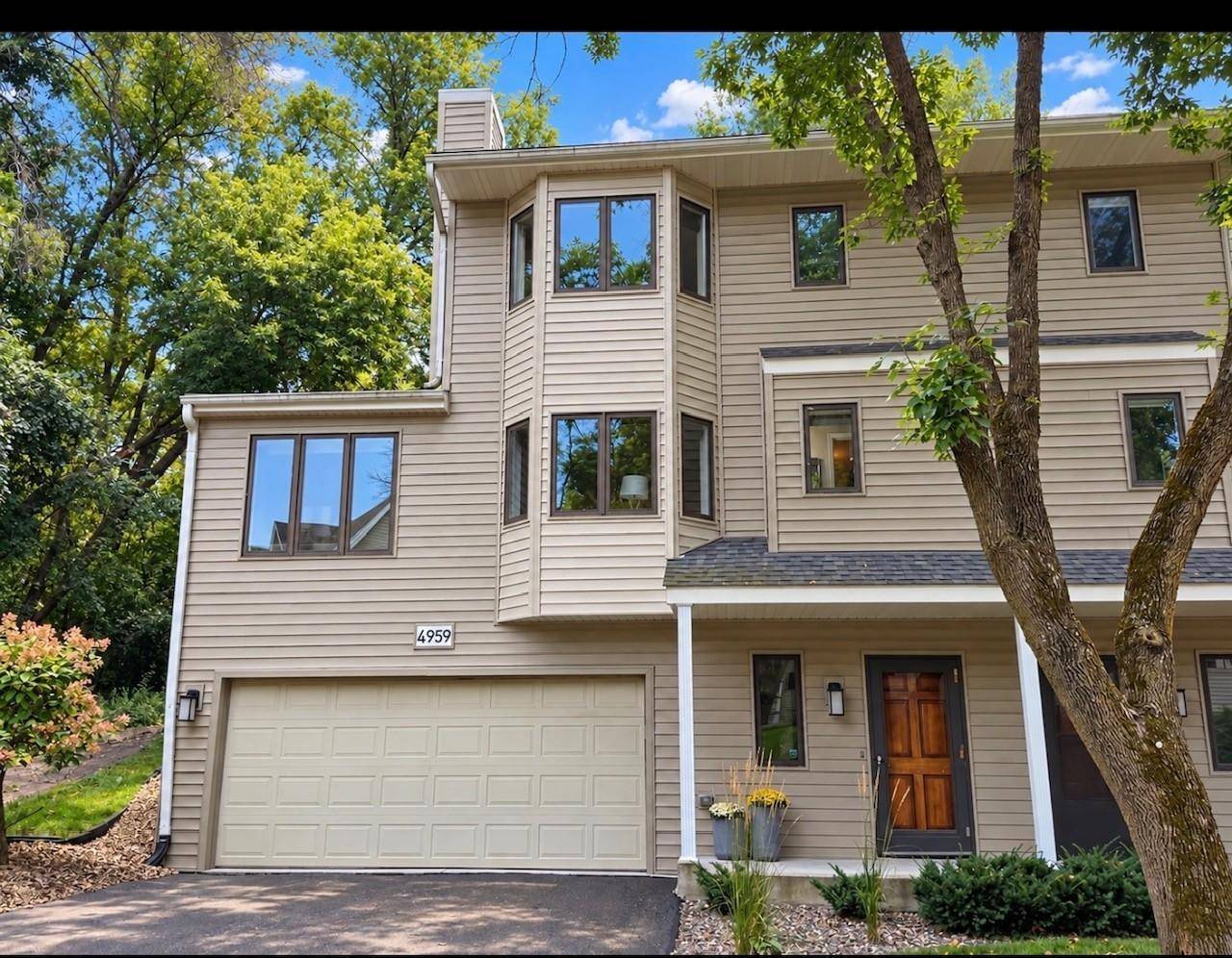 4959 W End LN, Minnetonka, MN 55345