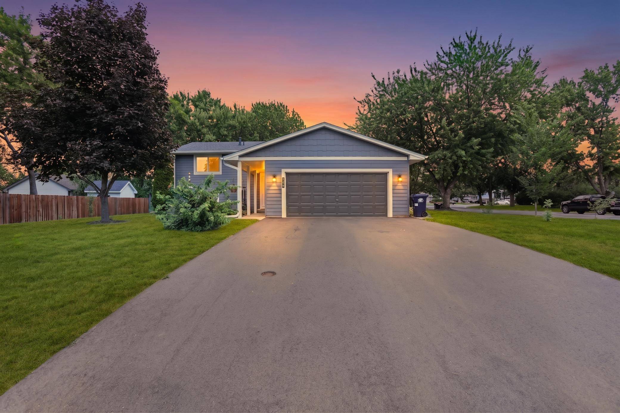 1239 Ruby LN, Shakopee, MN 55379