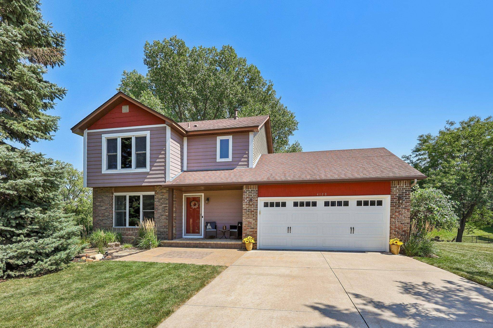 4128 New York AVE, Eagan, MN 55123