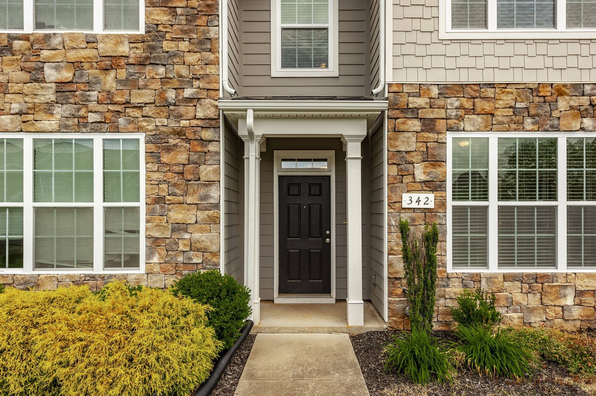 342 Manor Row, Pleasant View, TN 37146