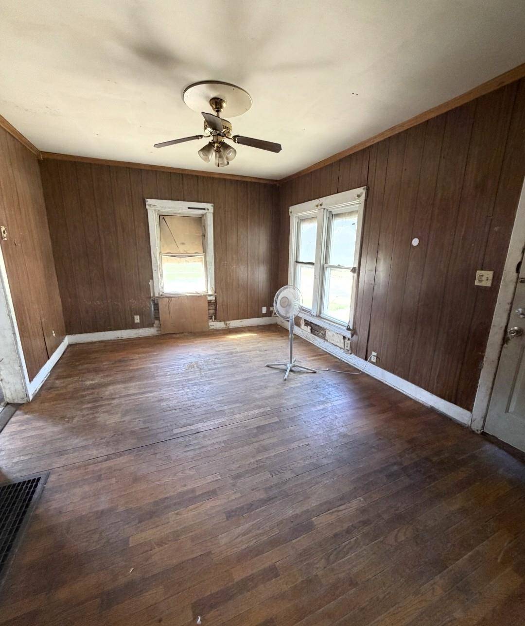 449 Baker St, Salina, KS 67401