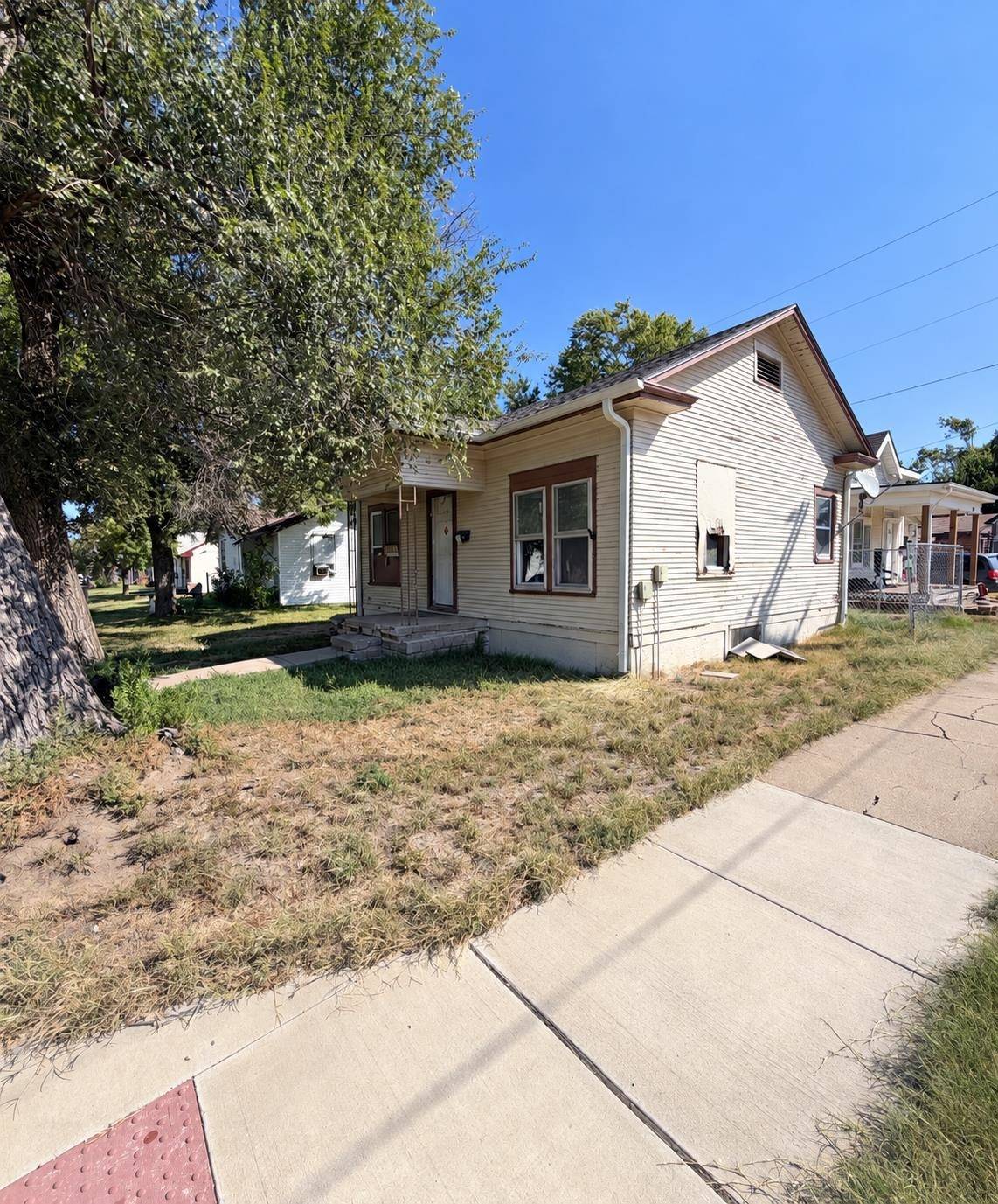 449 Baker St, Salina, KS 67401