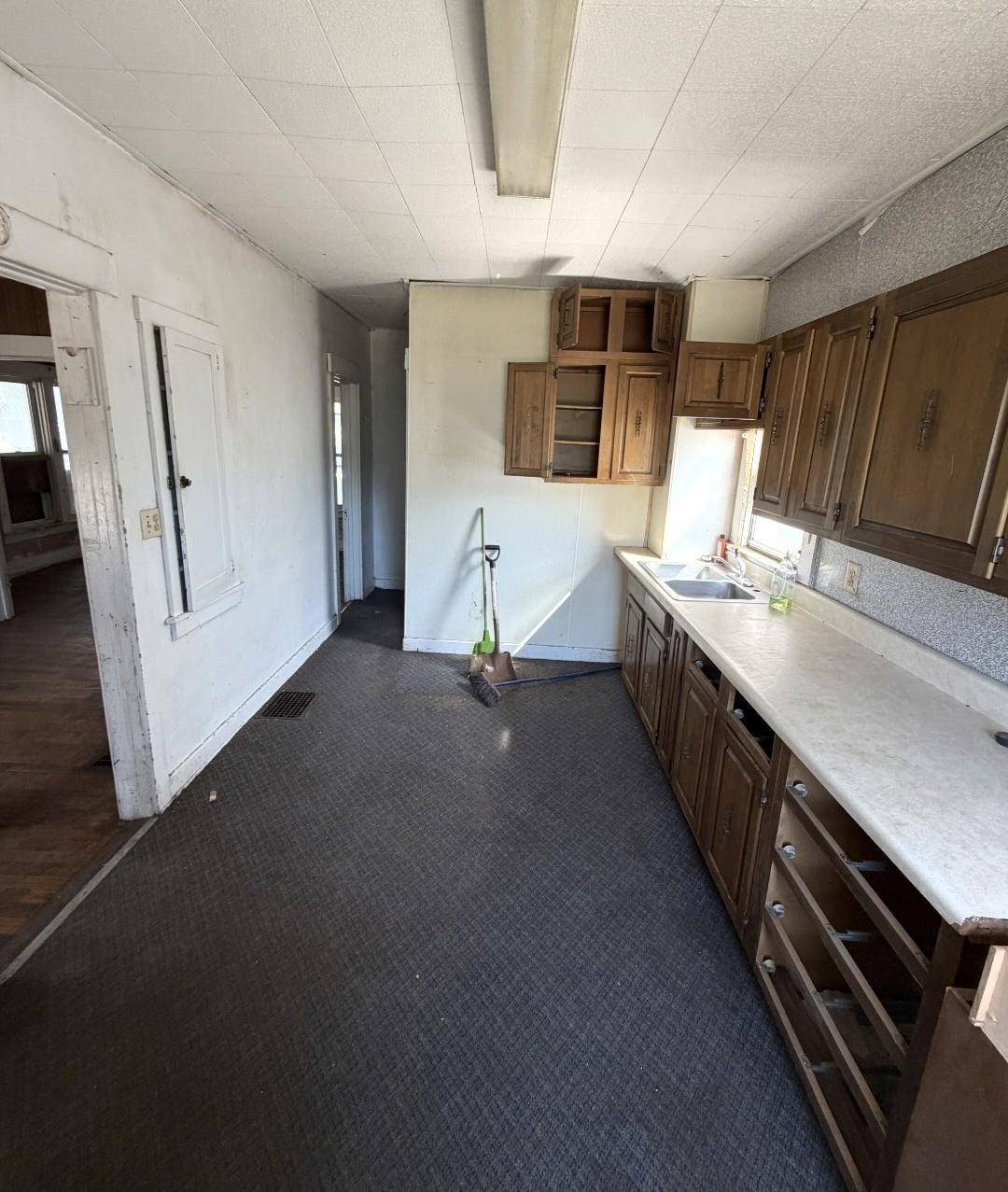449 Baker St, Salina, KS 67401