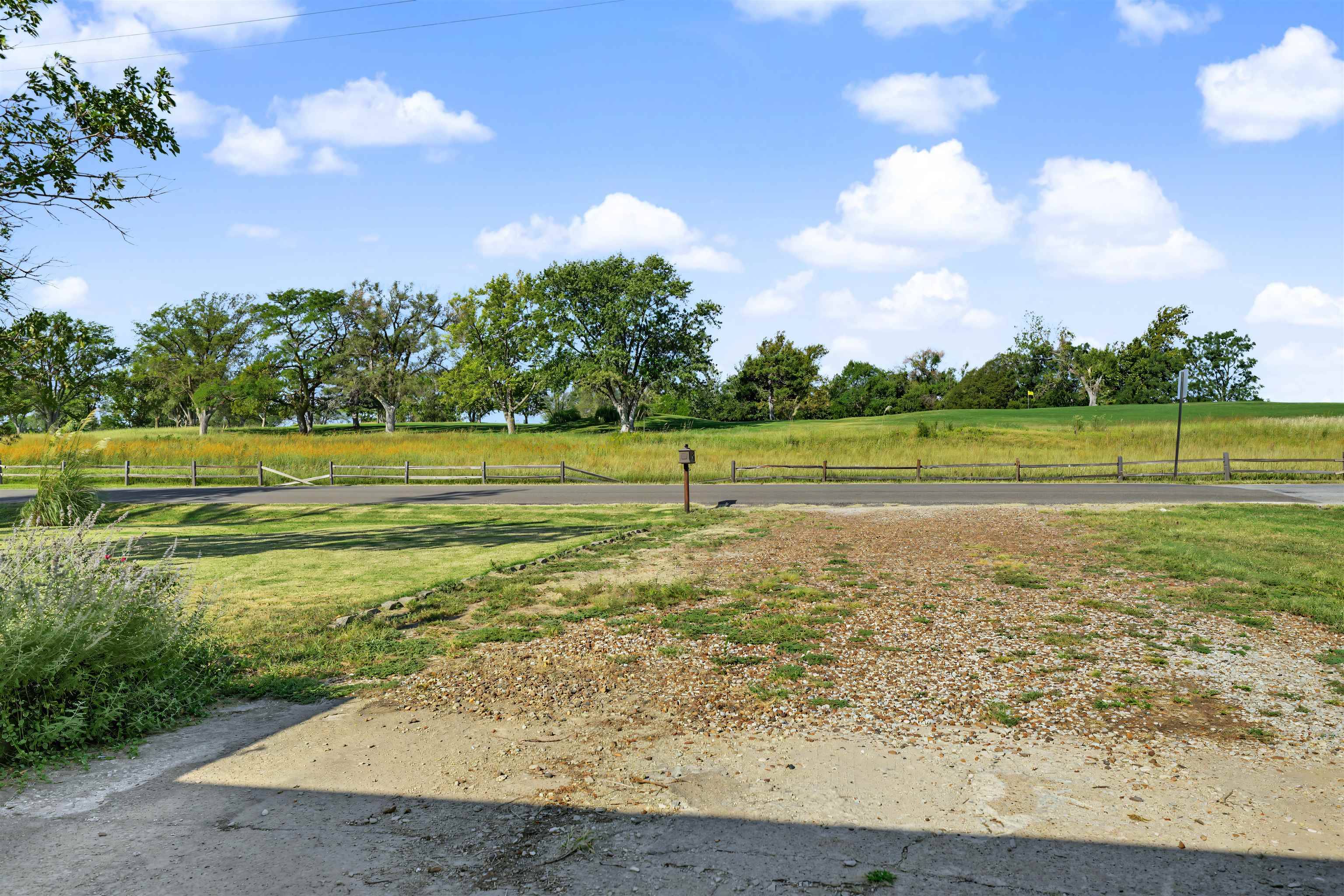20 N Eastborough Rd, Salina, KS 67401