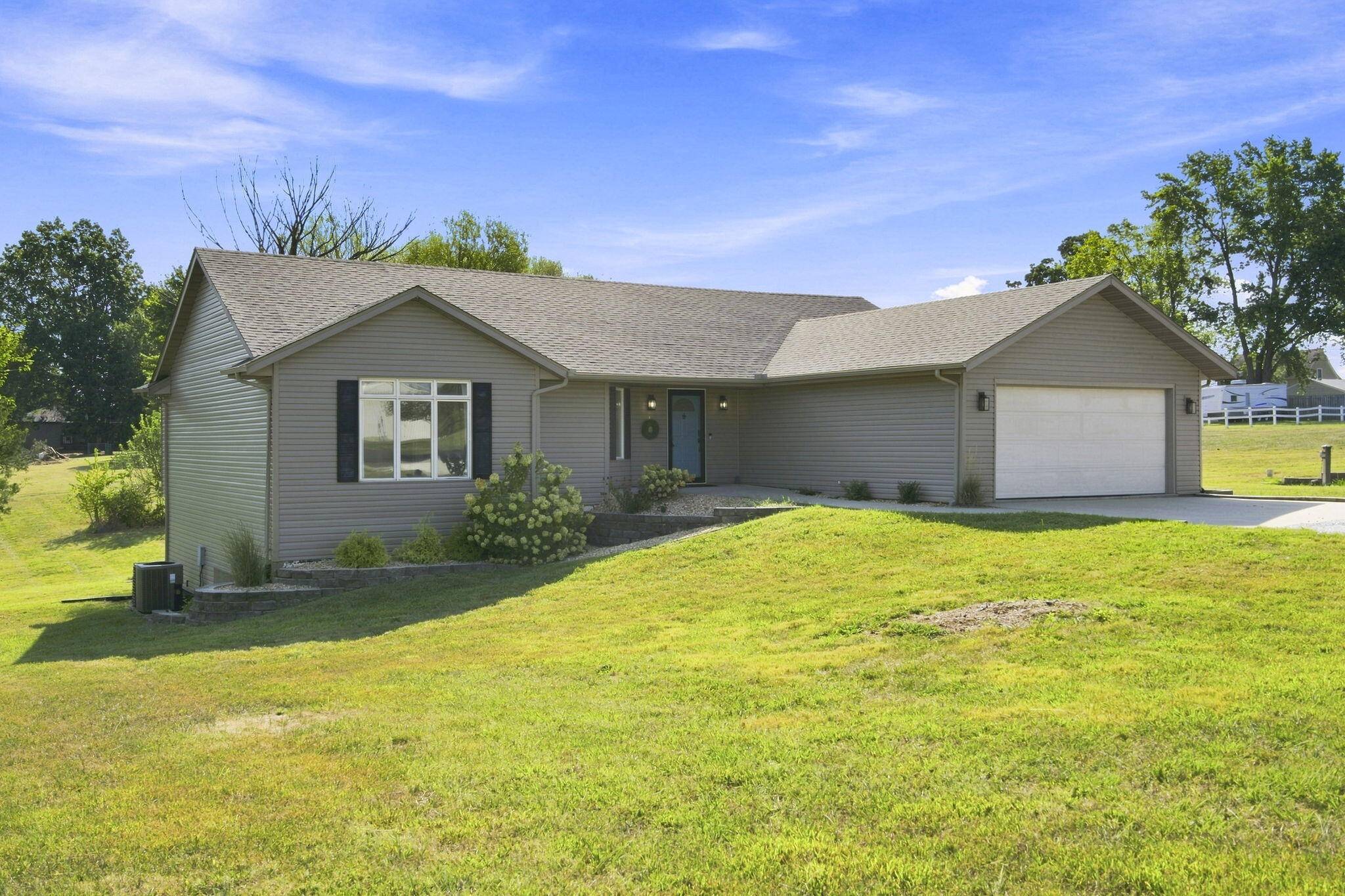 1404 Cody RD, Nixa, MO 65714