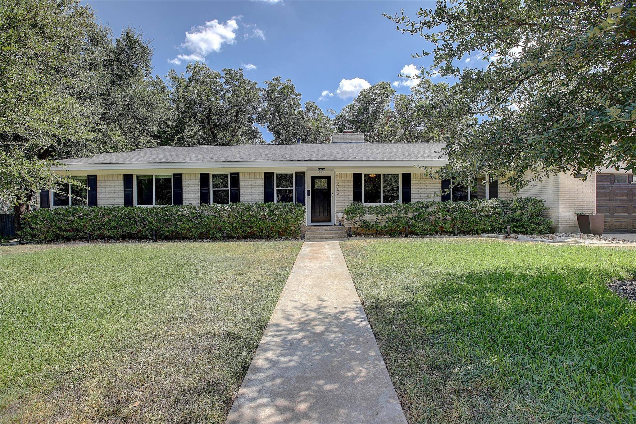 1902 E 18th ST, Georgetown, TX 78626
