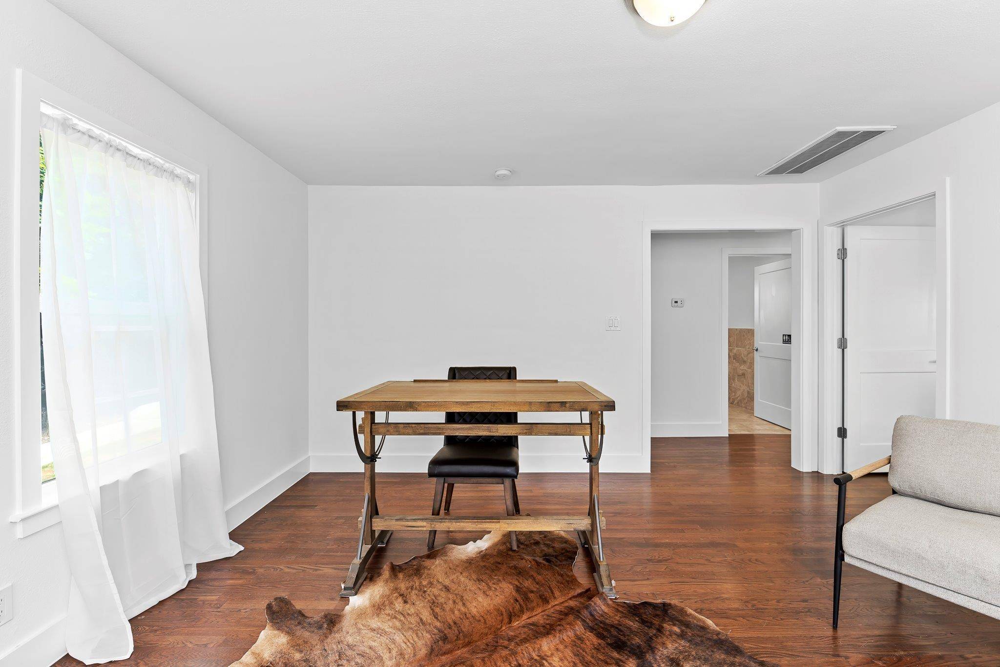 1512 W Koenig Lane LN, Austin, TX 78756