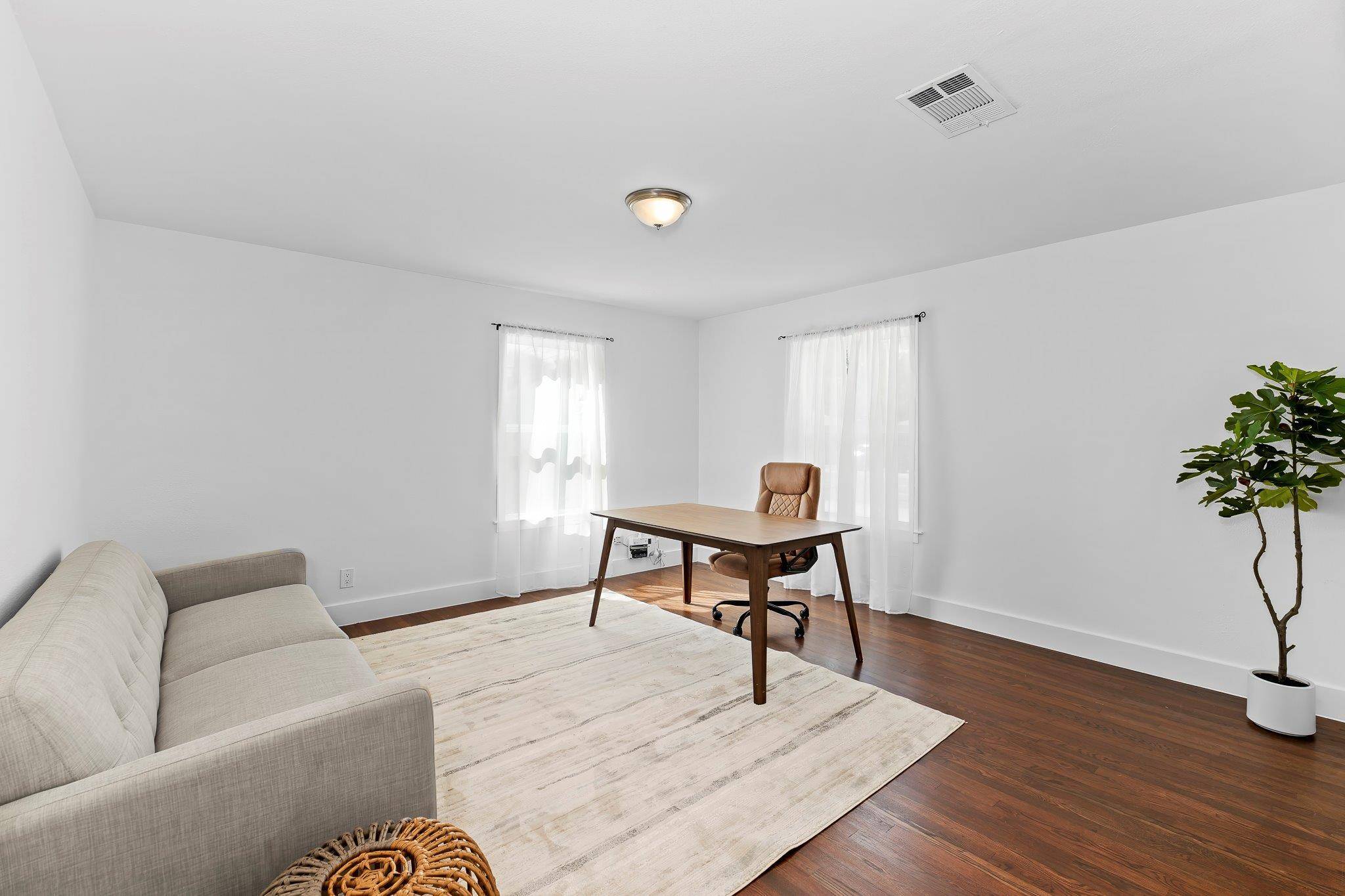 1512 W Koenig Lane LN, Austin, TX 78756