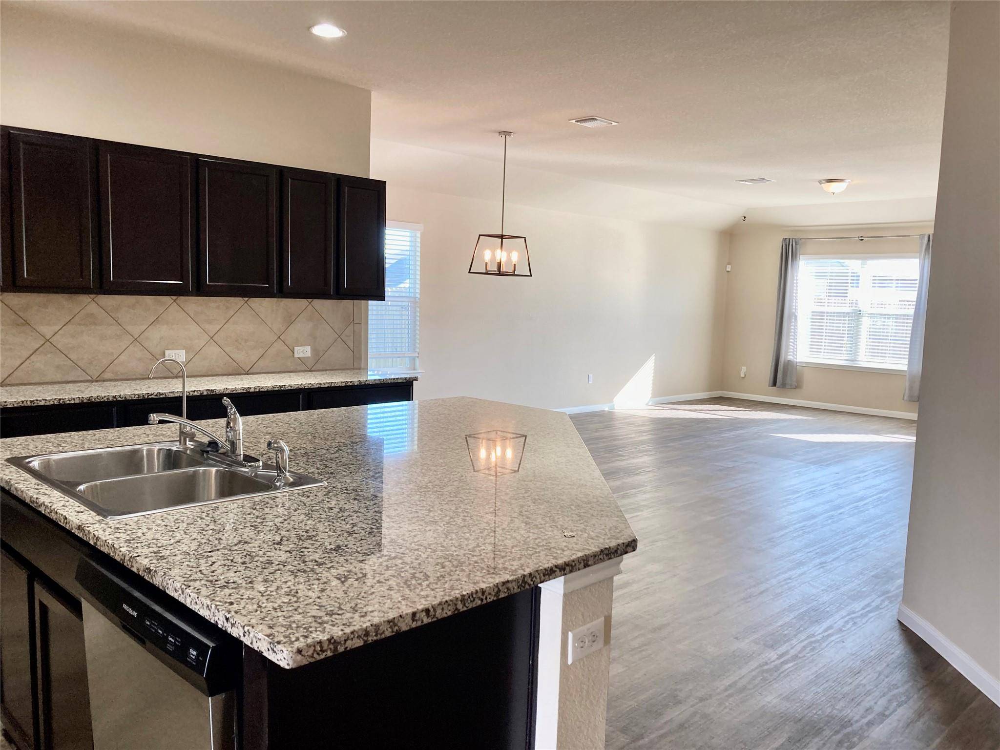 100 San Bernard TRL, Hutto, TX 78634