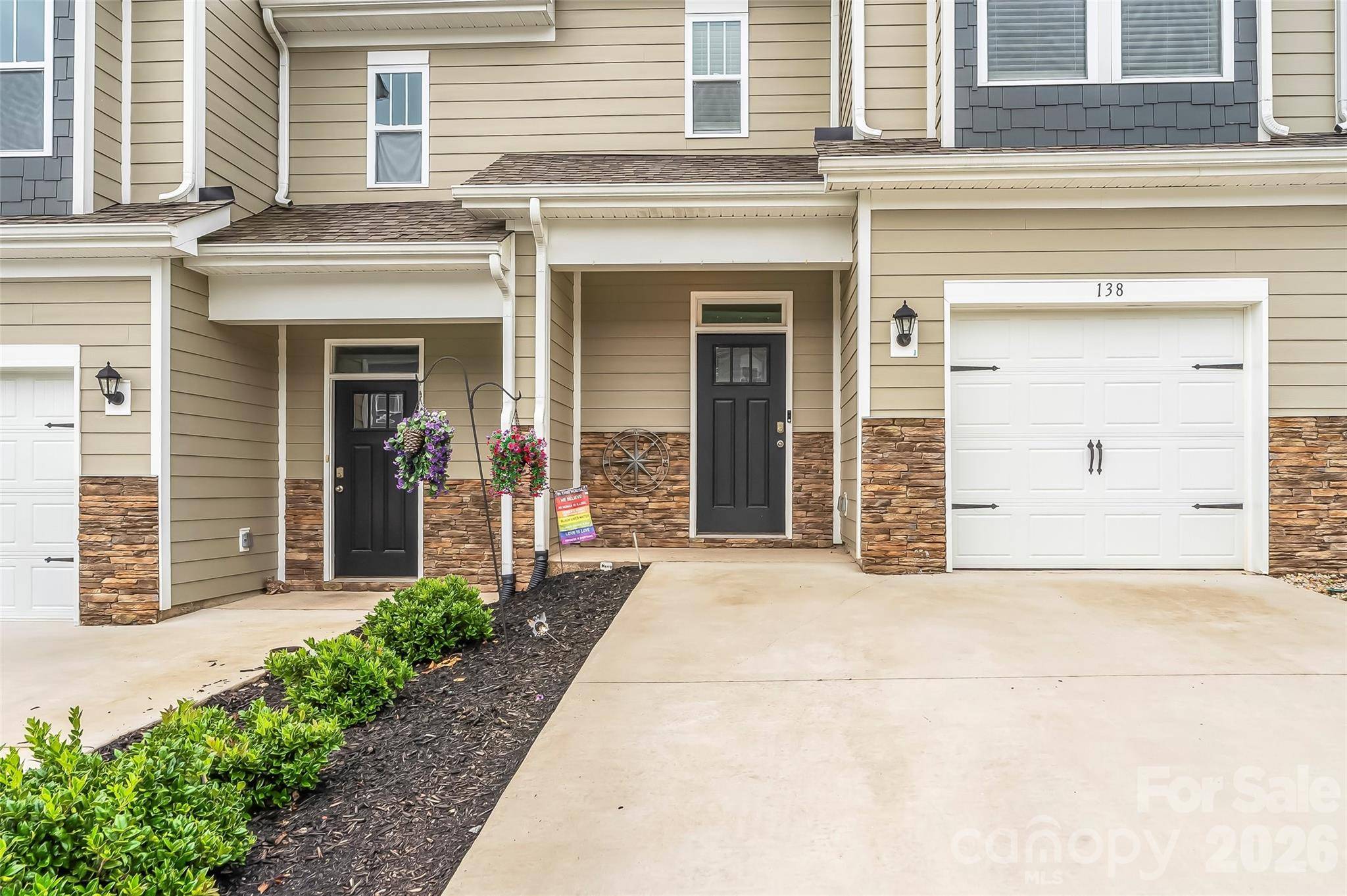 138 Creekview RD, Hendersonville, NC 28792