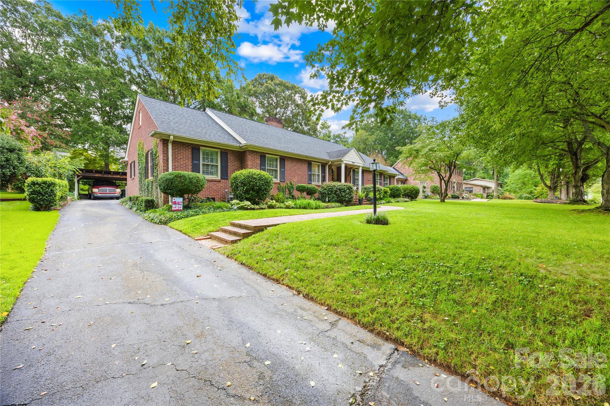 944 Churchill DR, Gastonia, NC 28054