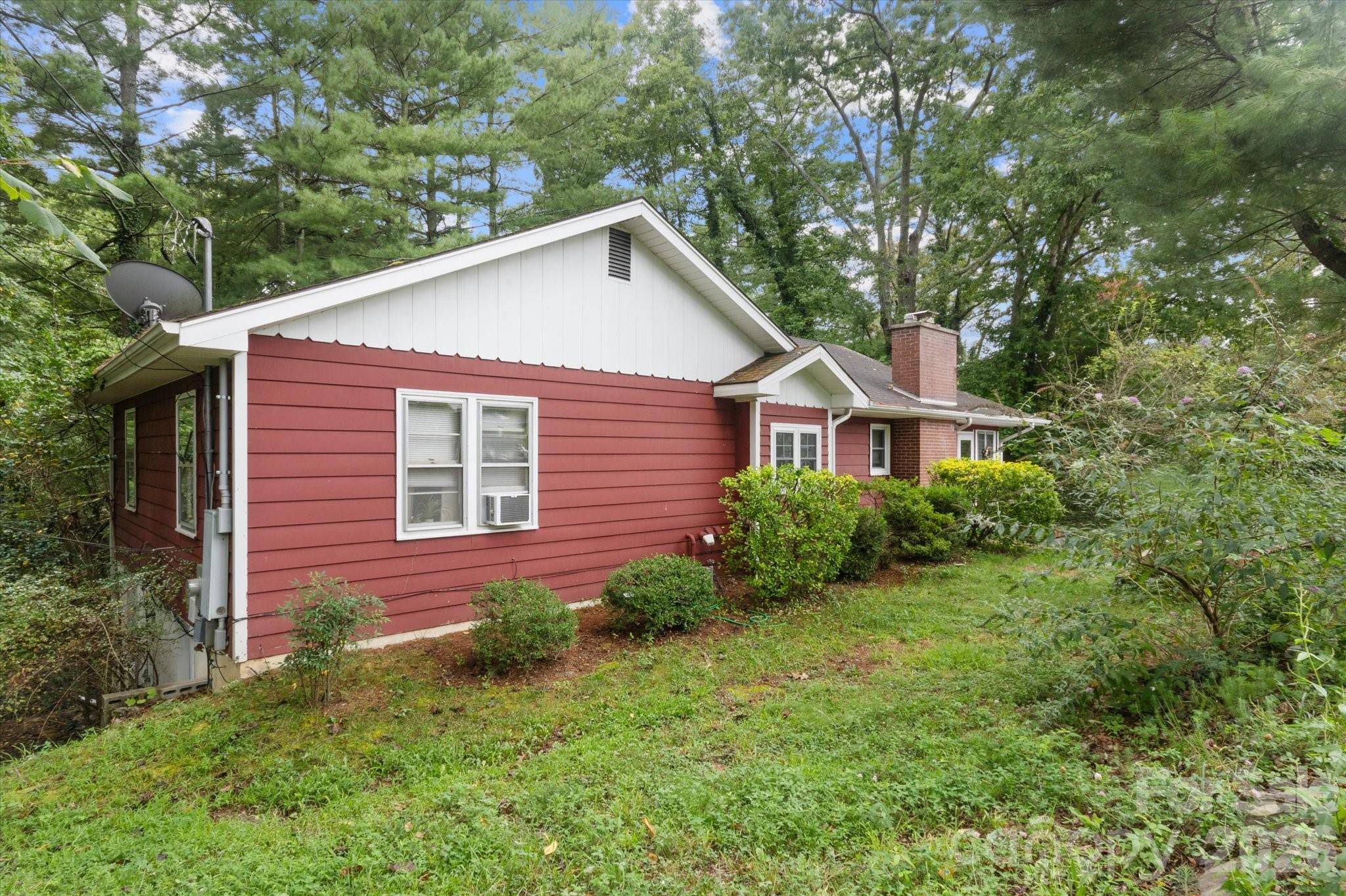 529 Alta Vista DR, Hendersonville, NC 28791