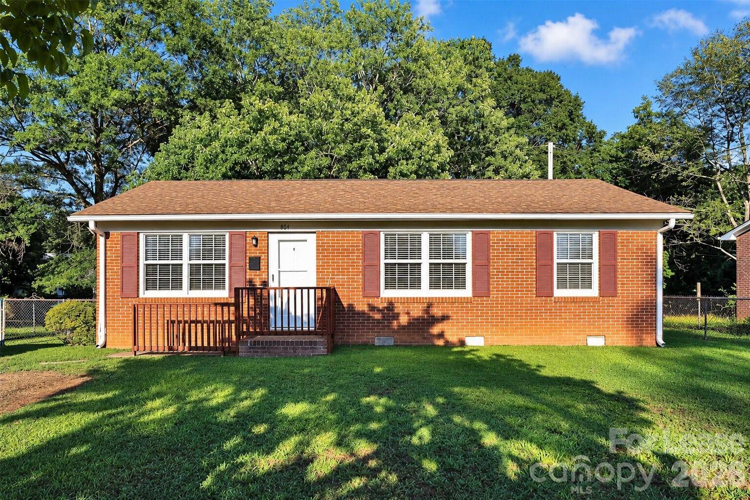 308 S Pine ST, Dallas, NC 28034