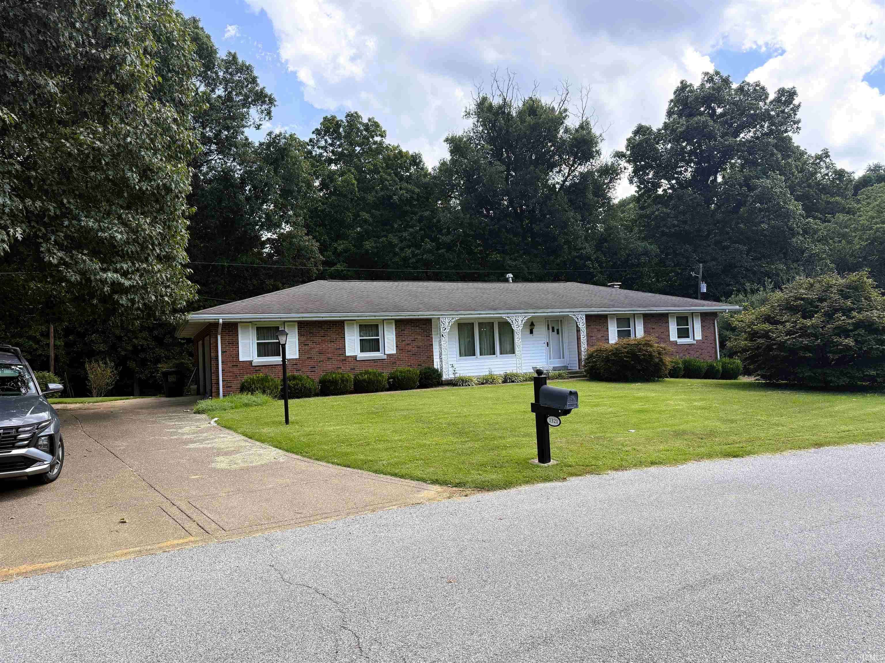 1321 Brookdale DR, Evansville, IN 47720