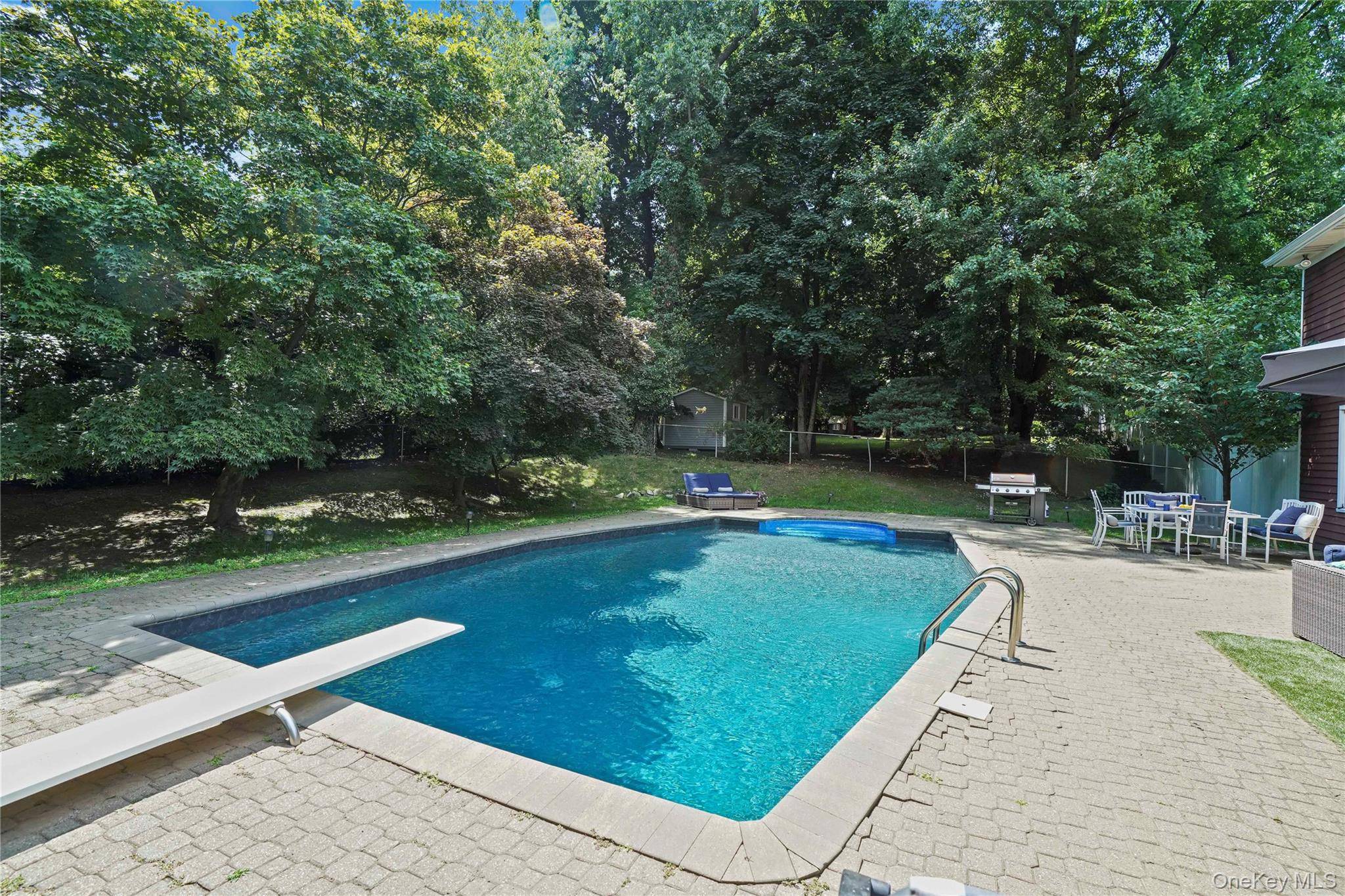 16 Stephen DR, Tarrytown, NY 10591