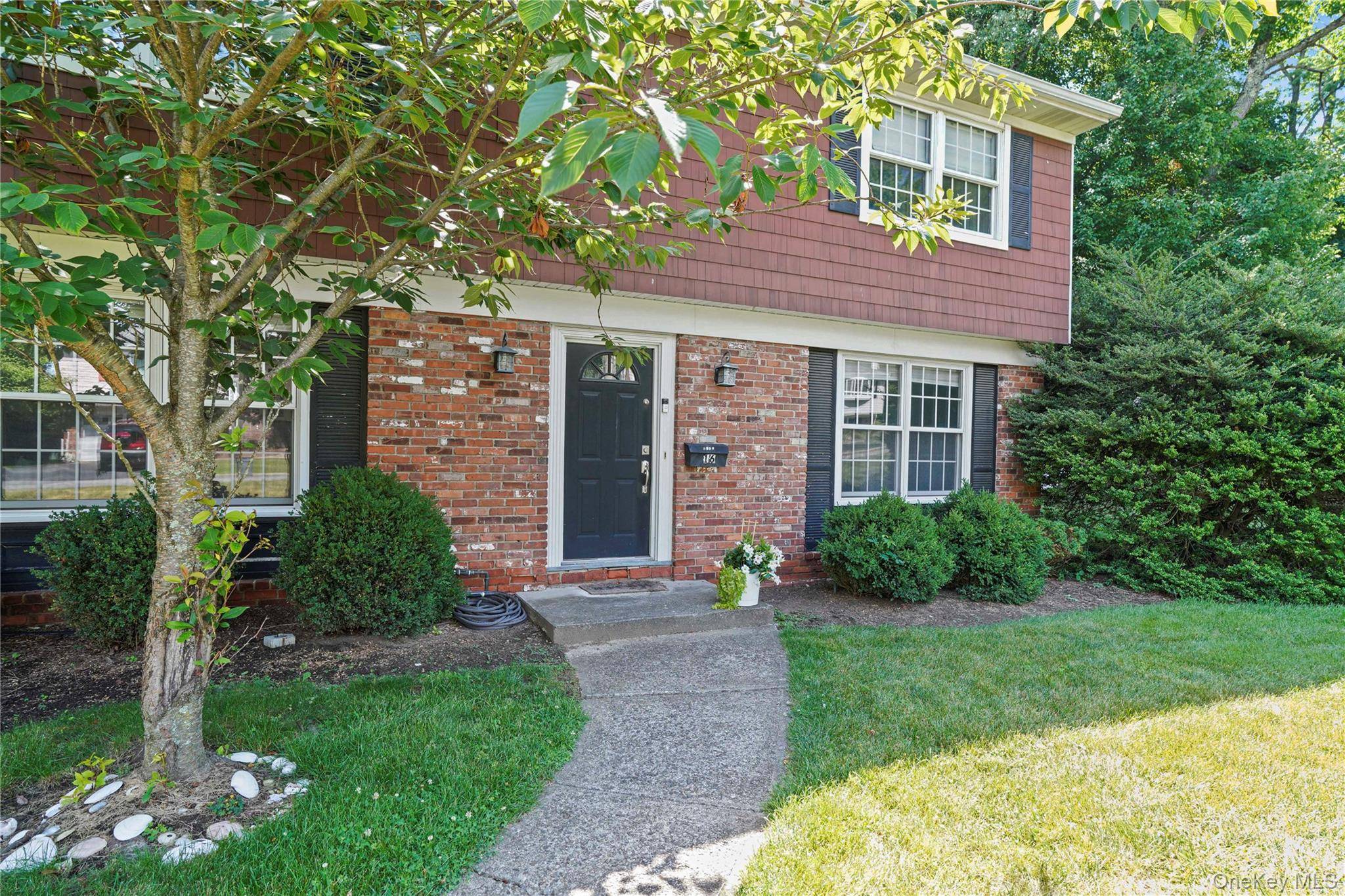 16 Stephen DR, Tarrytown, NY 10591