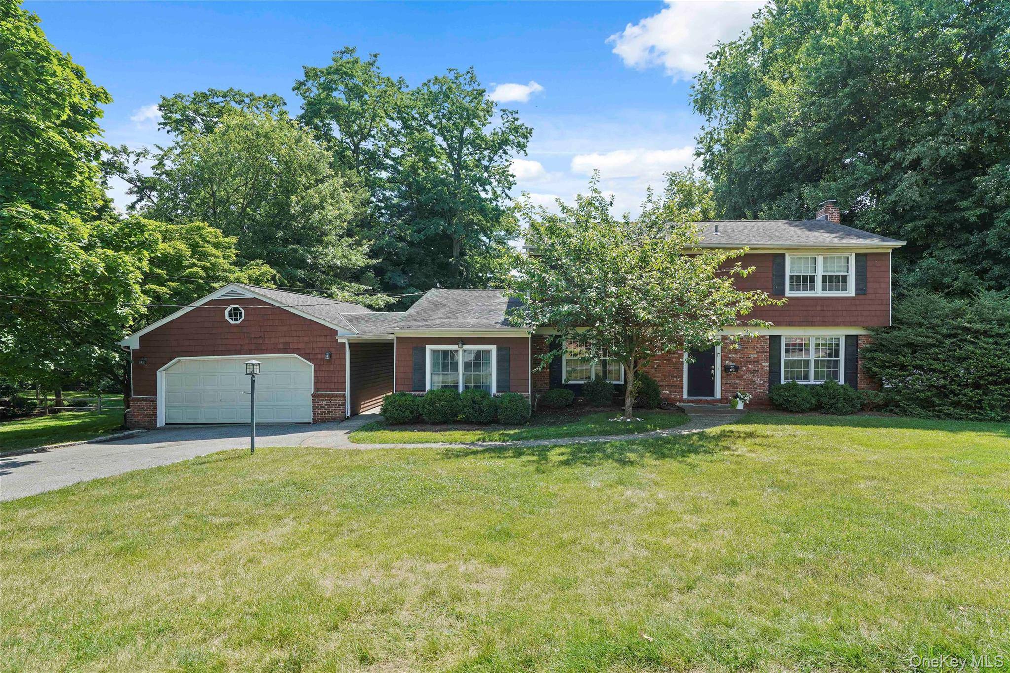 16 Stephen DR, Tarrytown, NY 10591