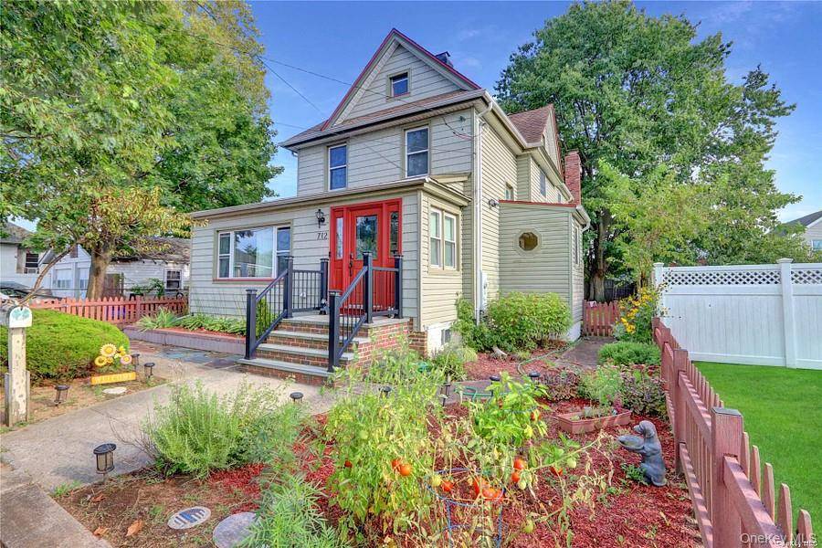 712 Parsonage ST #2, Baldwin Harbor, NY 11510