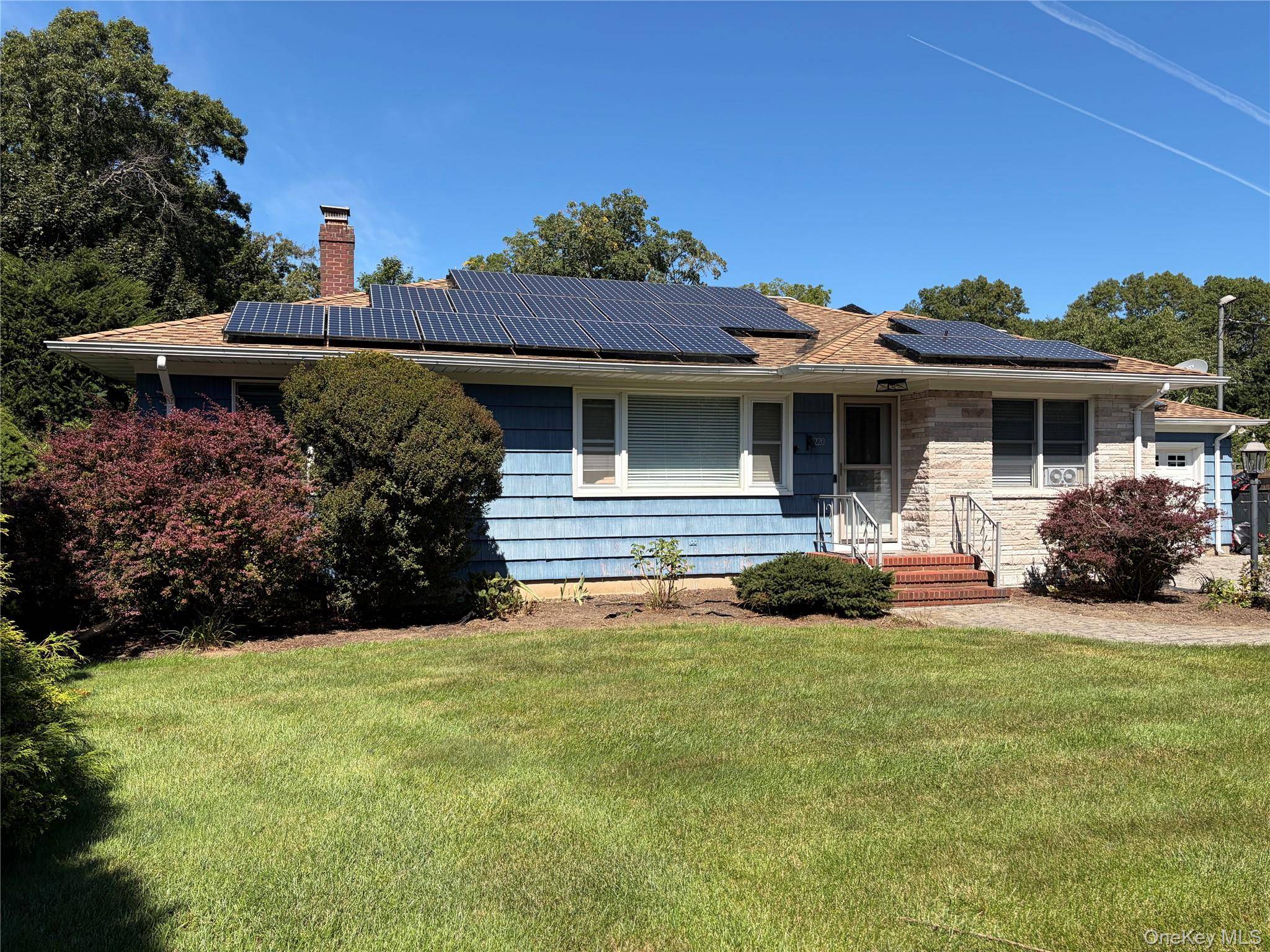 220 Hubbard AVE, Riverhead, NY 11901