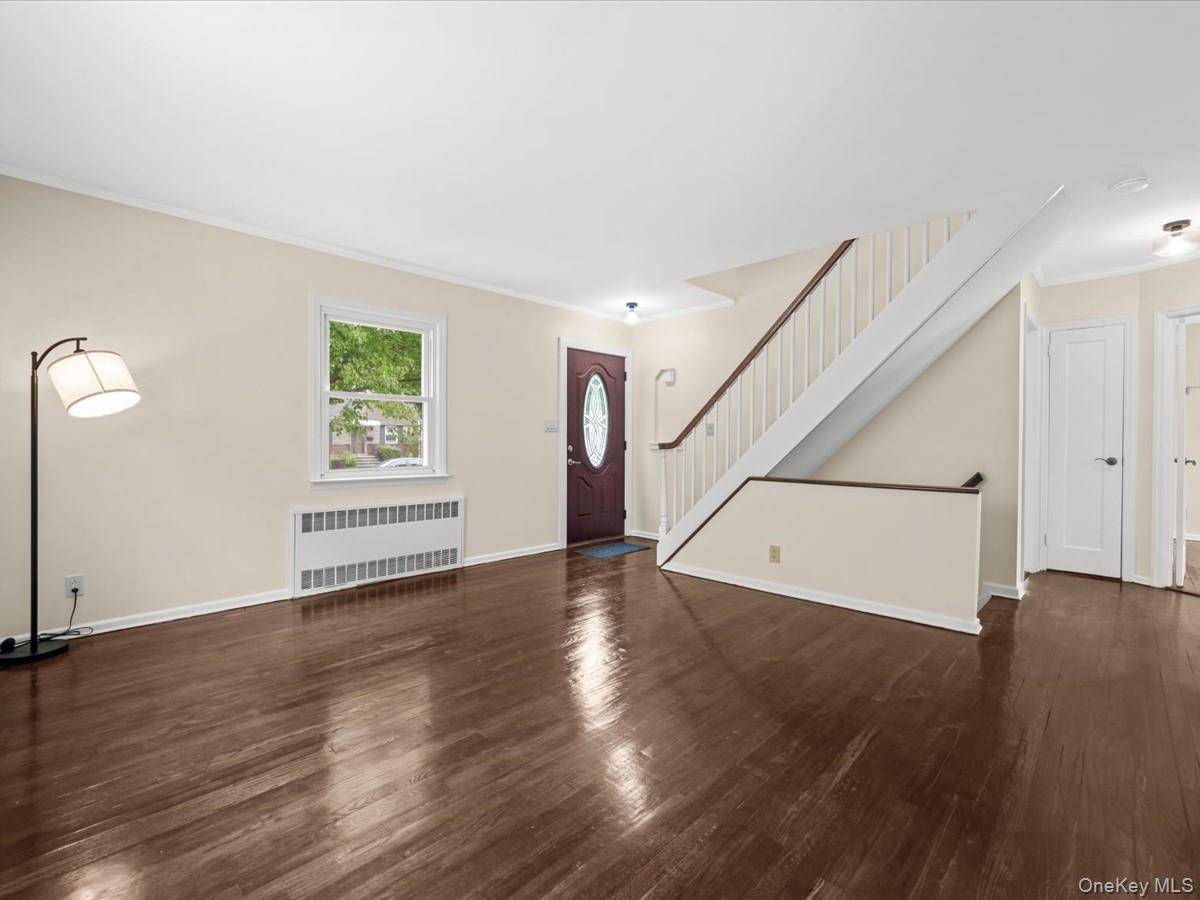 79-53 267th ST, Glen Oaks, NY 11004