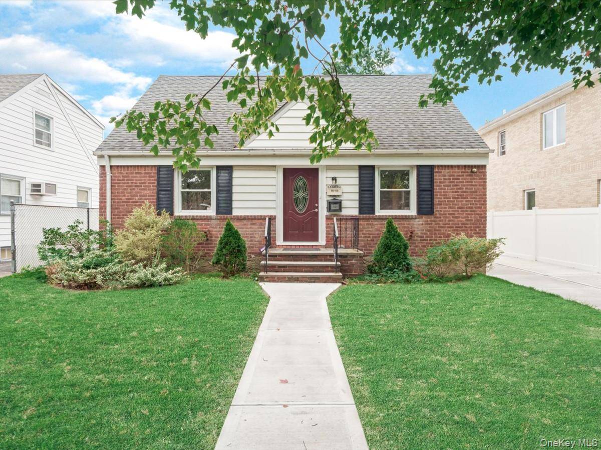 79-53 267th ST, Glen Oaks, NY 11004