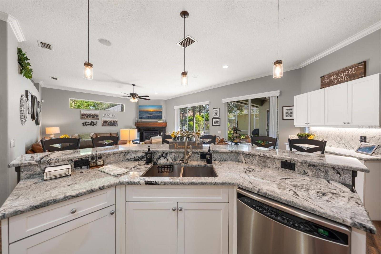 2105 BOOT LAKE CIR, Tampa, FL 33612