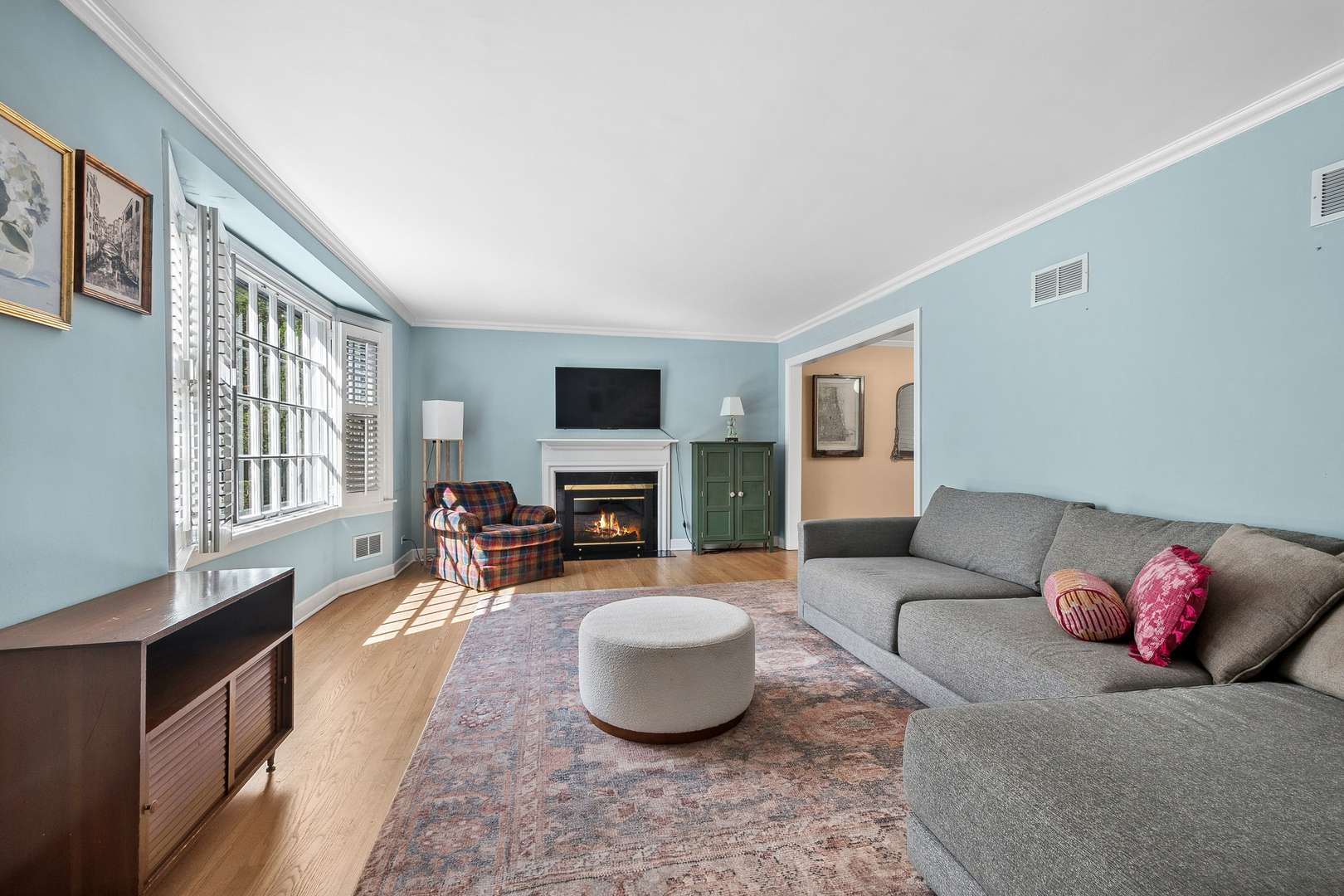 1615 Dobson ST, Evanston, IL 60202